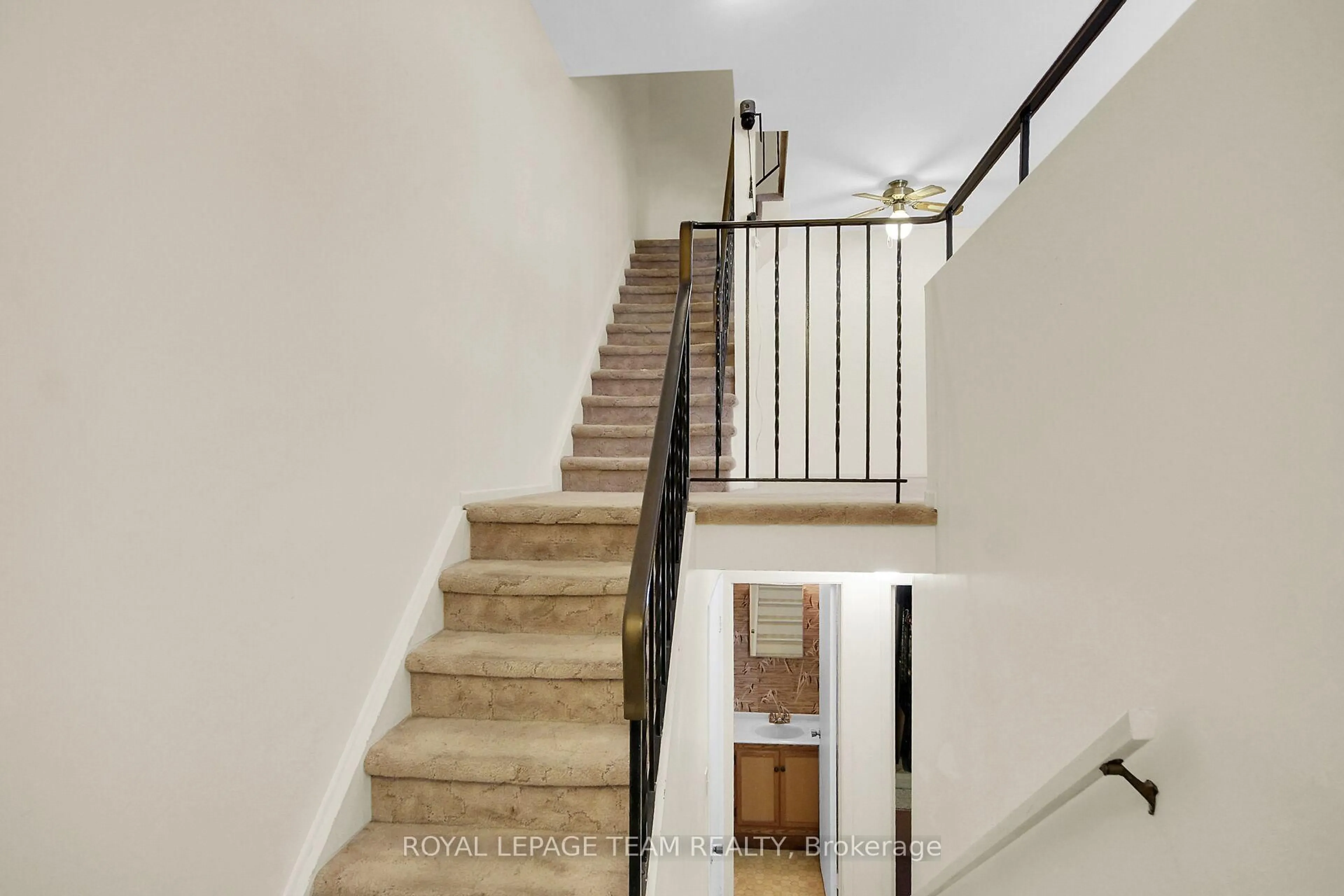 Stairs for 31 Woodvale Green St #D, Ottawa Ontario K2G 4H3