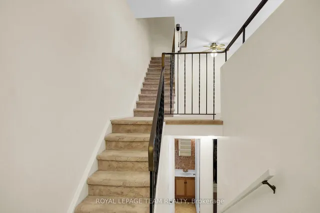 31 Woodvale Green St #D, Ottawa 4
