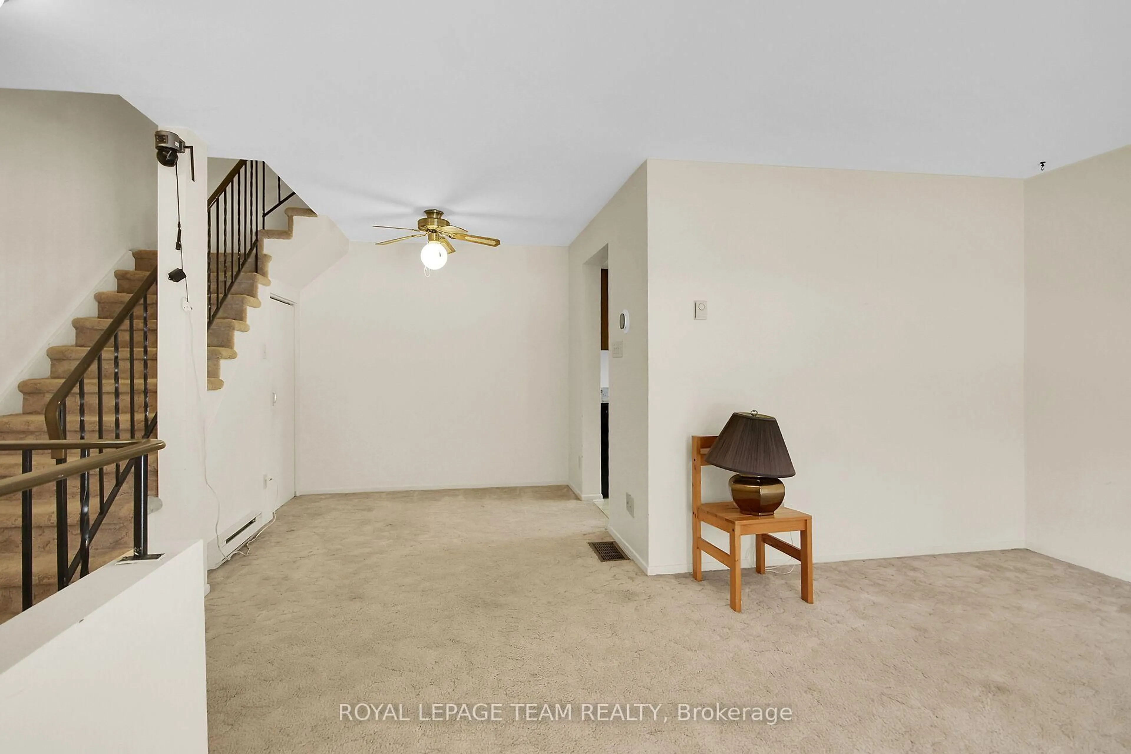 Unknown for 31 Woodvale Green St #D, Ottawa Ontario K2G 4H3