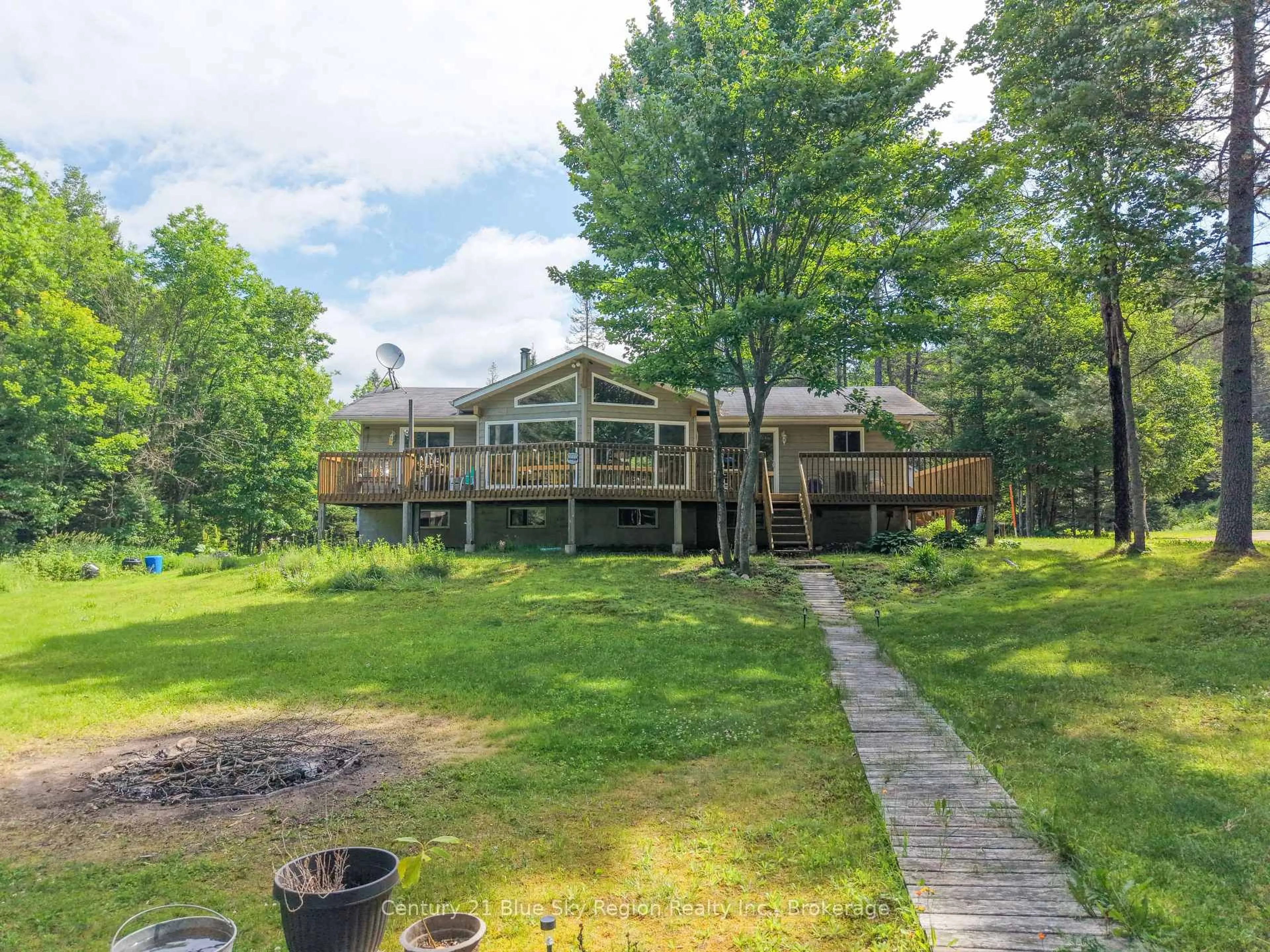 A pic from outside/outdoor area/front of a property/back of a property/a pic from drone, water/lake/river/ocean view for 4233 Highway 630, Mattawa Ontario P0H 1V0