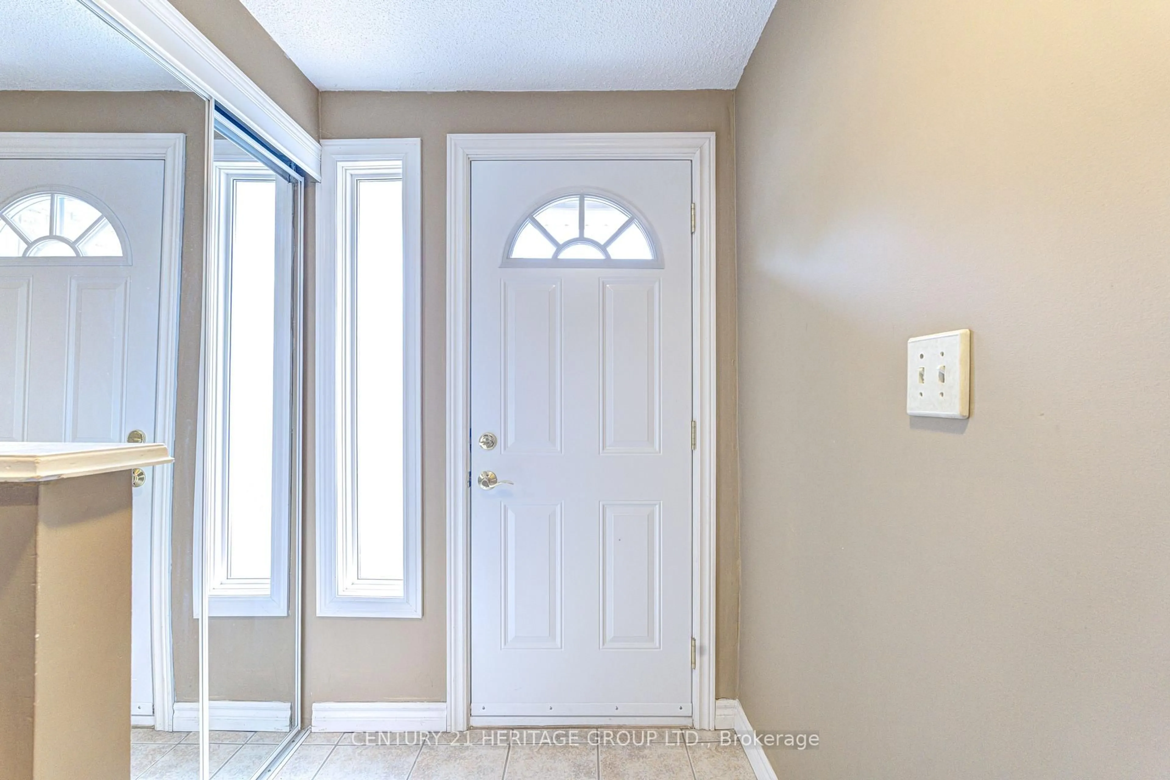 Indoor entryway for 145 Rice Ave #73, Hamilton Ontario L9C 6R3
