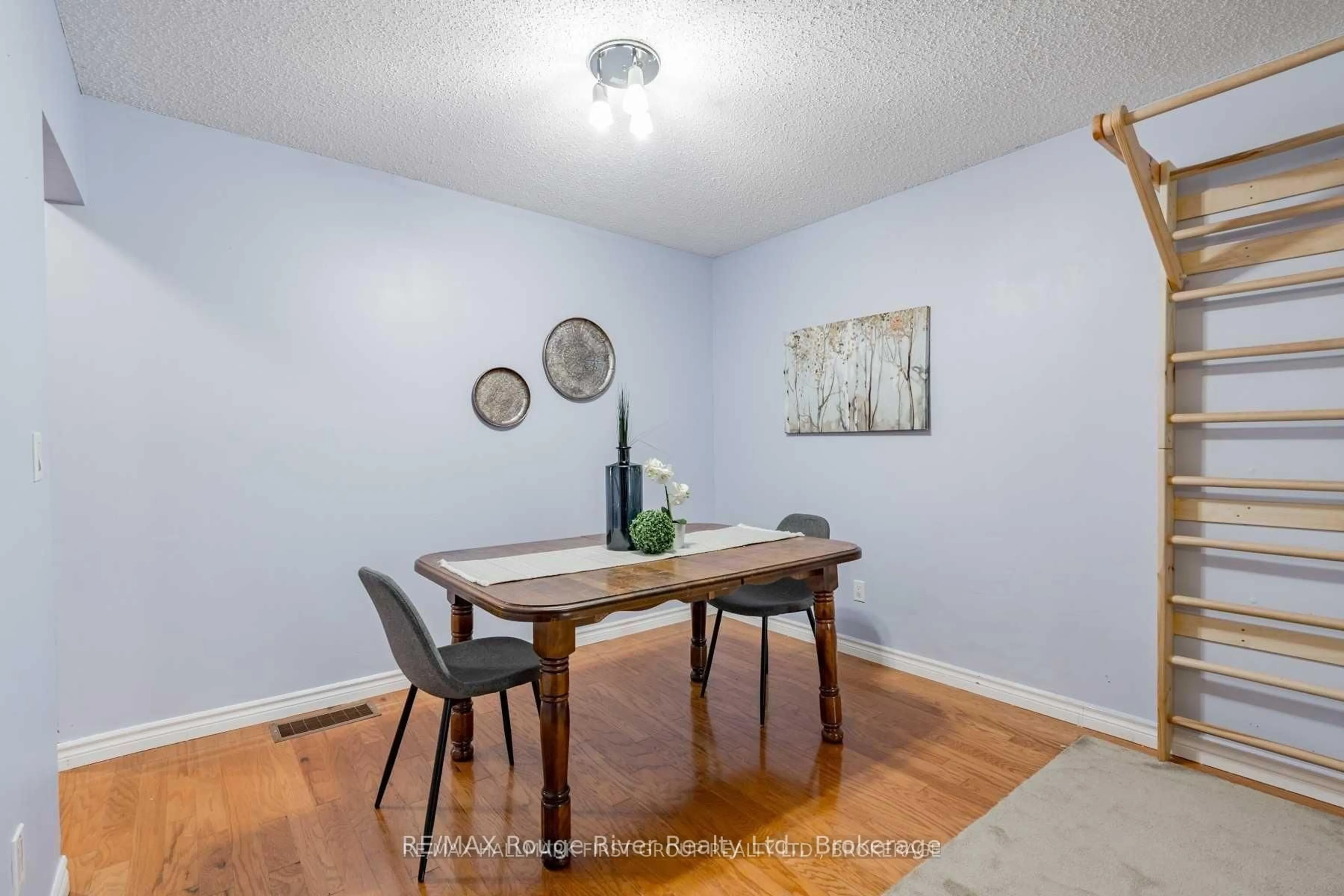 Dining room, wood/laminate floor for 465 Burnham Manor Crt, Cobourg Ontario K9A 5B9