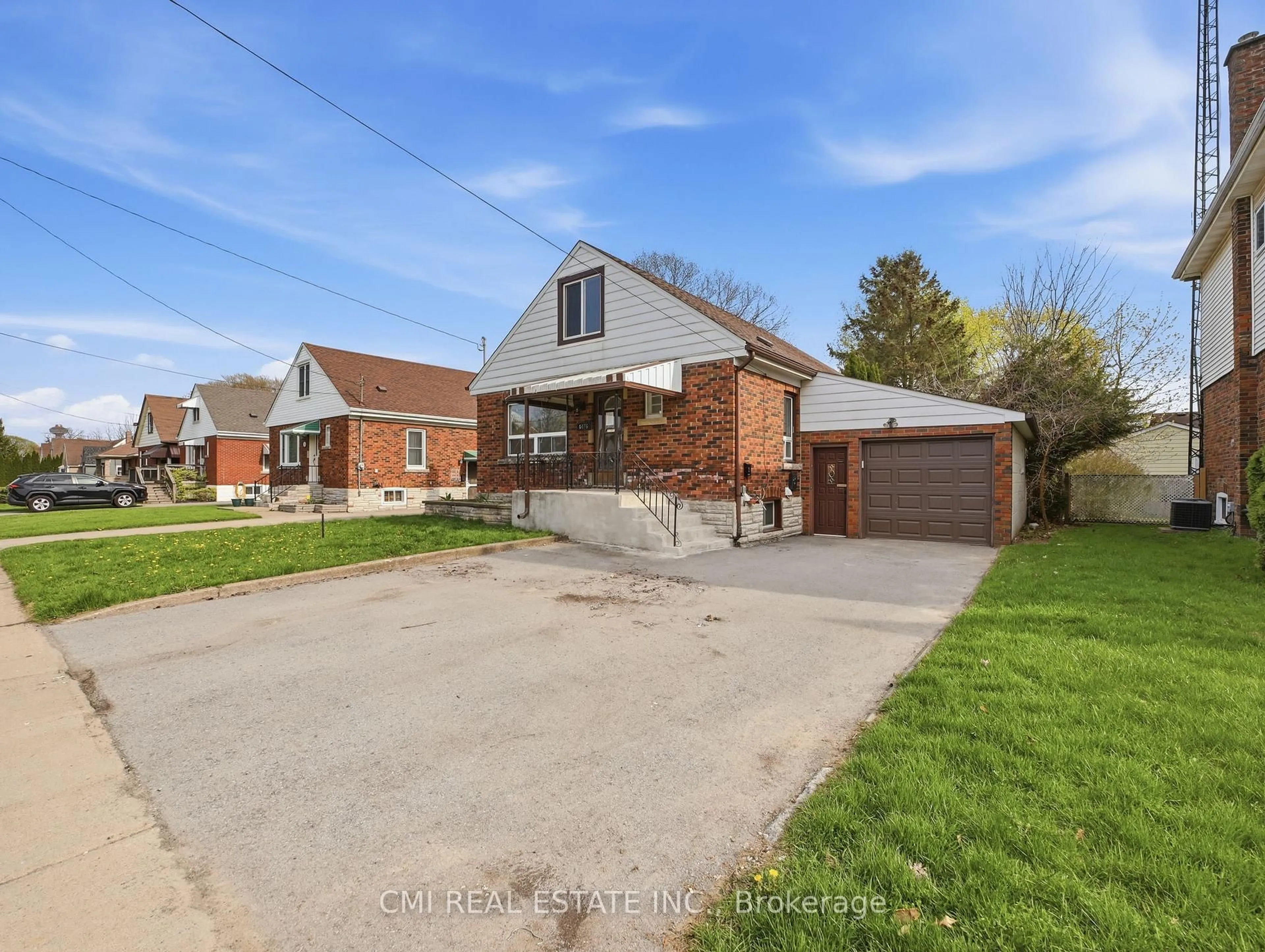 A pic from outside/outdoor area/front of a property/back of a property/a pic from drone, street for 6476 Maranda St, Niagara Falls Ontario L2G 1Z7