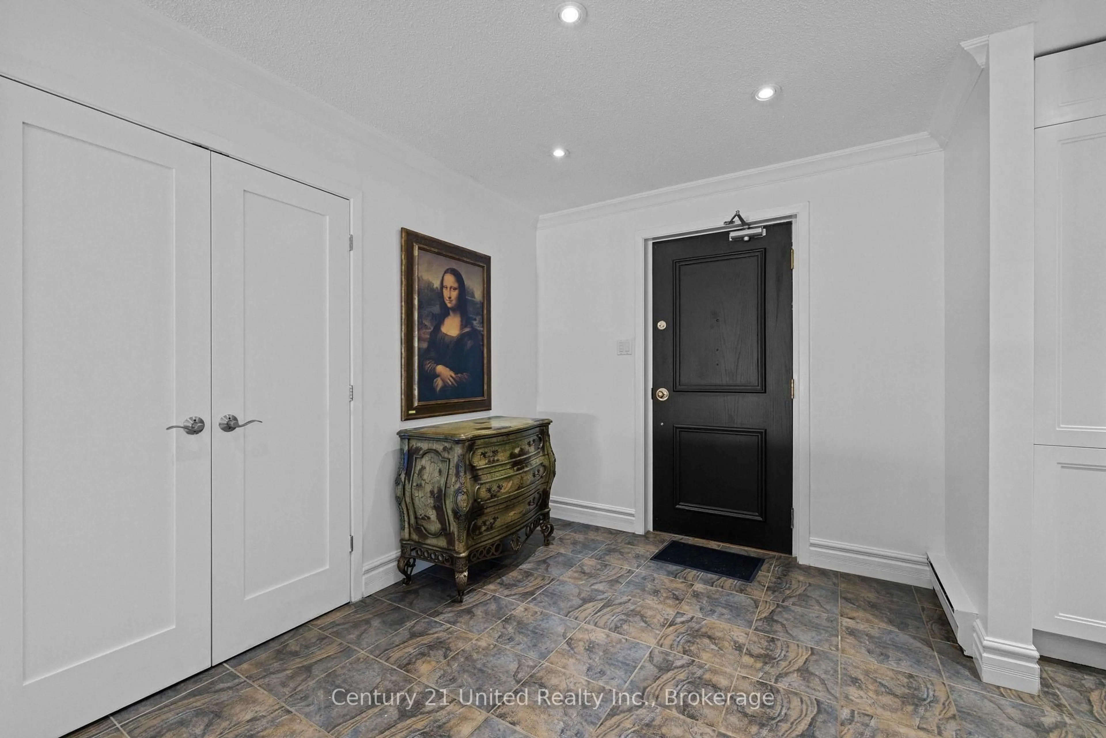 Indoor entryway for 2 Paddock Wood #4, Peterborough Ontario K9H 7H2