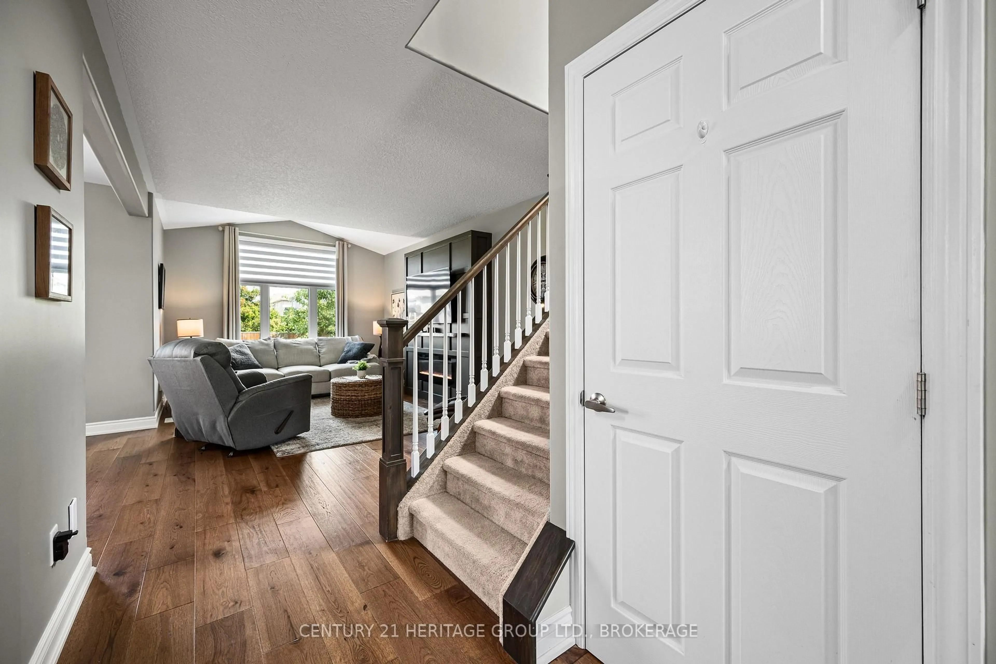 Indoor entryway for 1530 Albany Dr, Kingston Ontario K7P 0L6