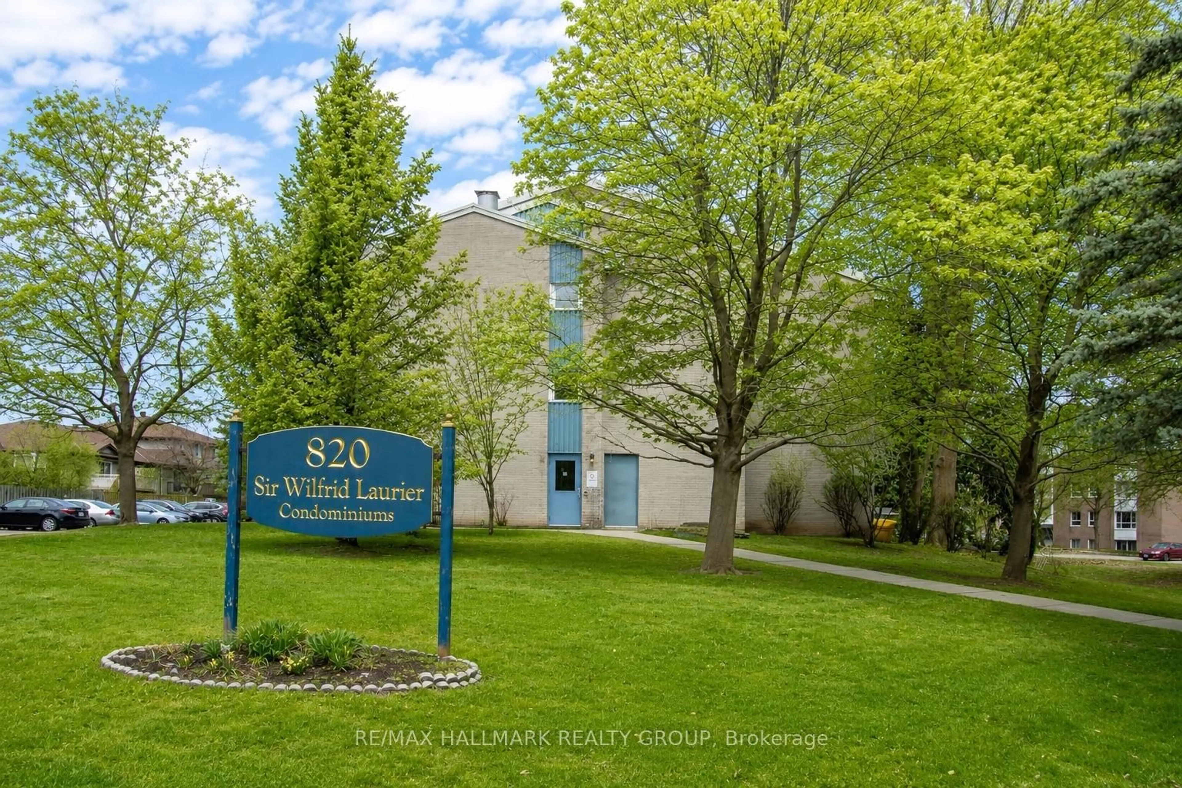 Indoor foyer for 820 Laurier Blvd #106, Brockville Ontario K6V 6Z2
