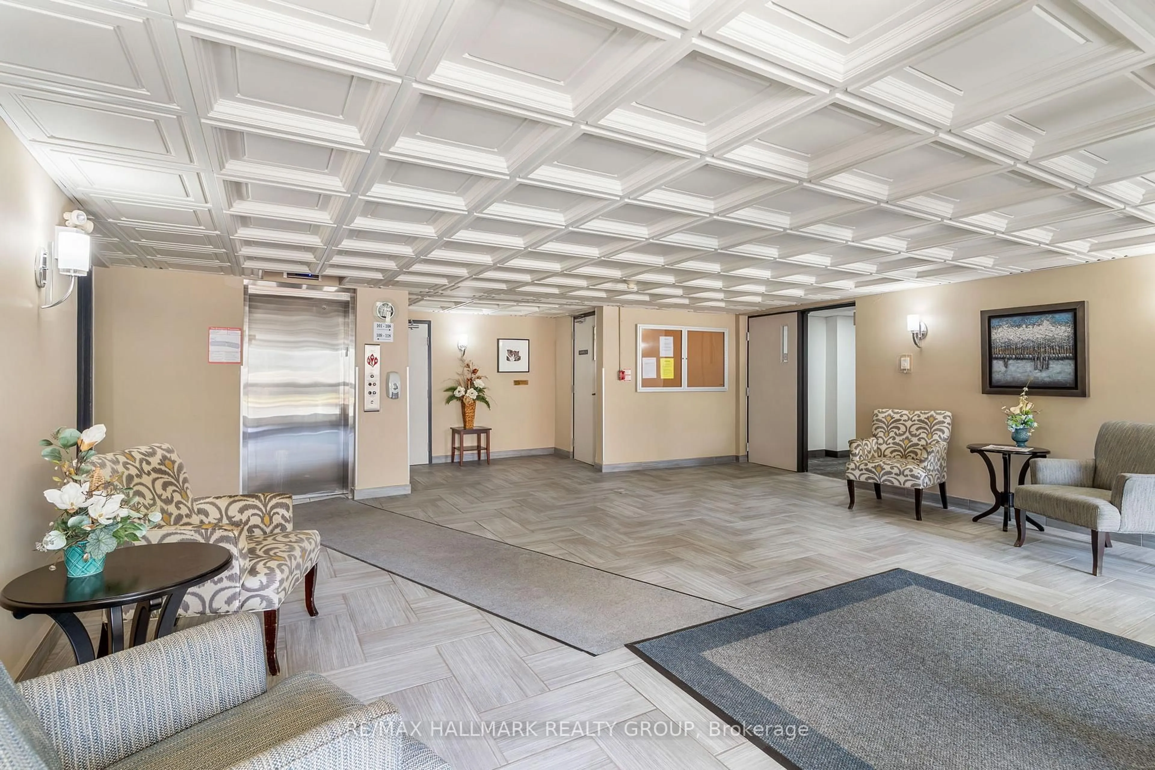 Indoor foyer for 820 Laurier Blvd #106, Brockville Ontario K6V 6Z2