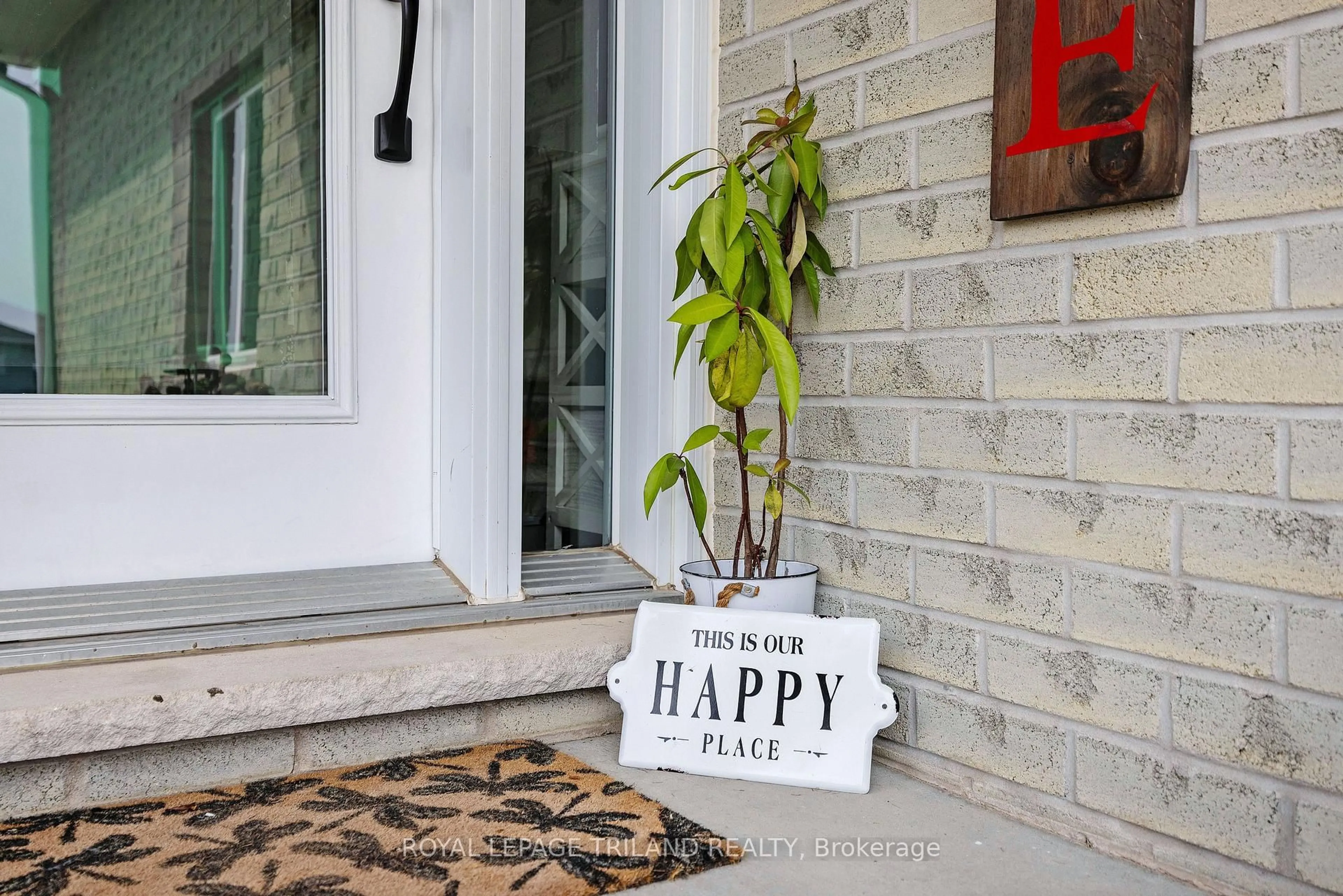 Indoor entryway for 18 Tara Crt, Aylmer Ontario N5H 0A1