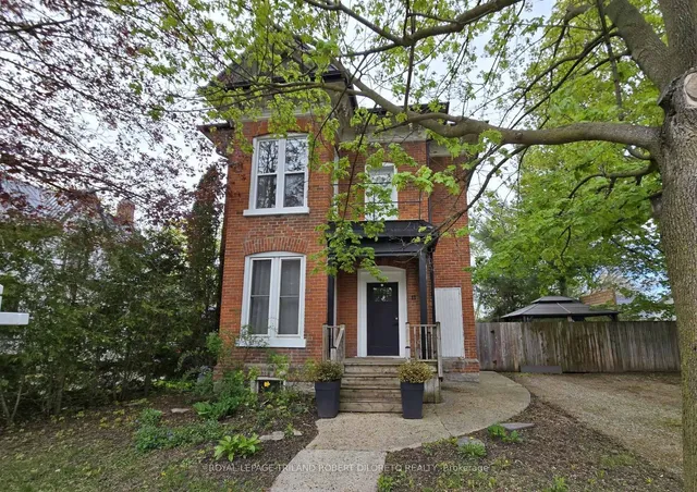 11 Maple St, Aylmer