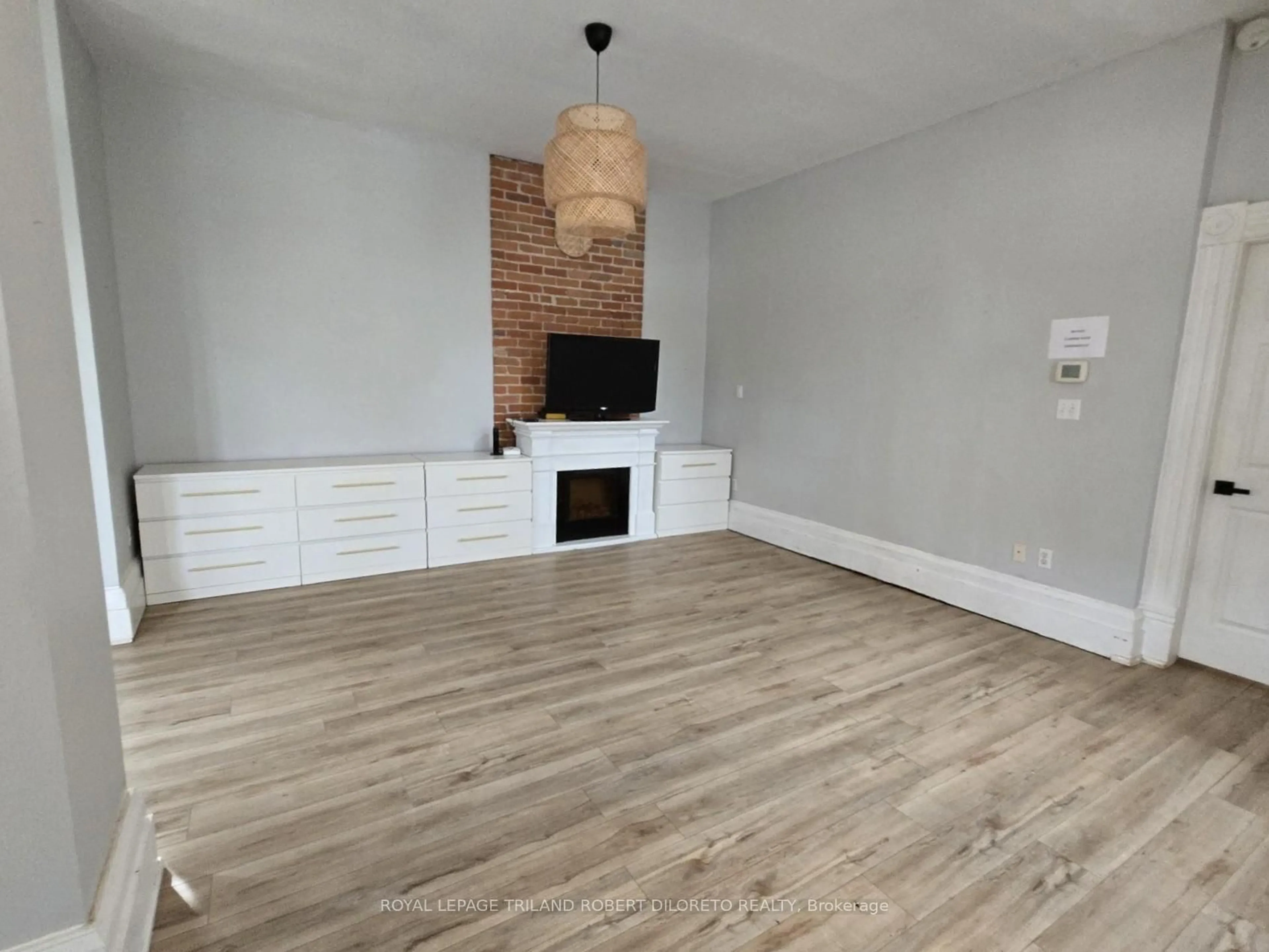 A pic of a room for 11 Maple St, Aylmer Ontario N5H 1B8