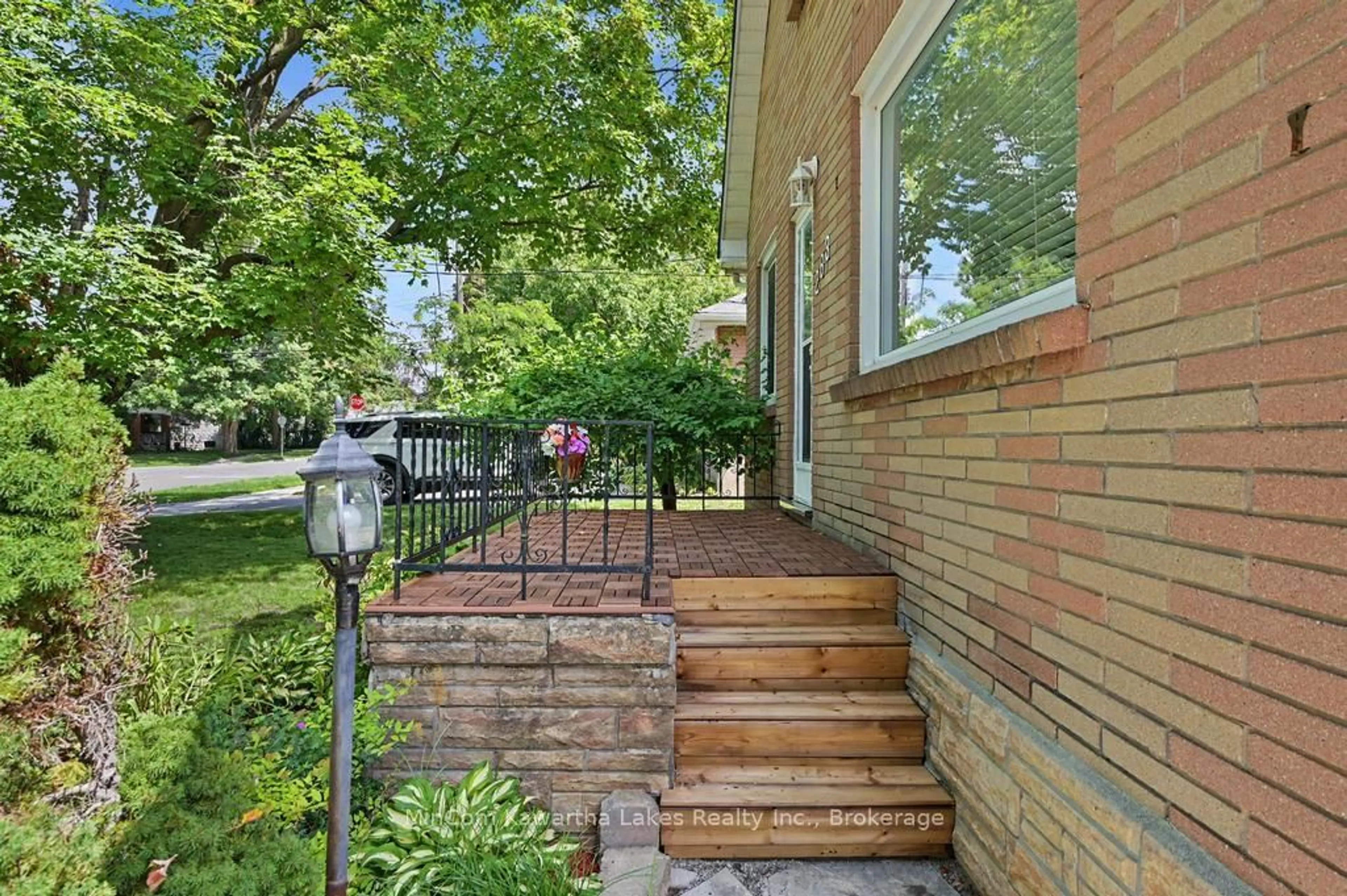 Patio, street for 263 Bennet St, Peterborough Ontario K9H 5B8
