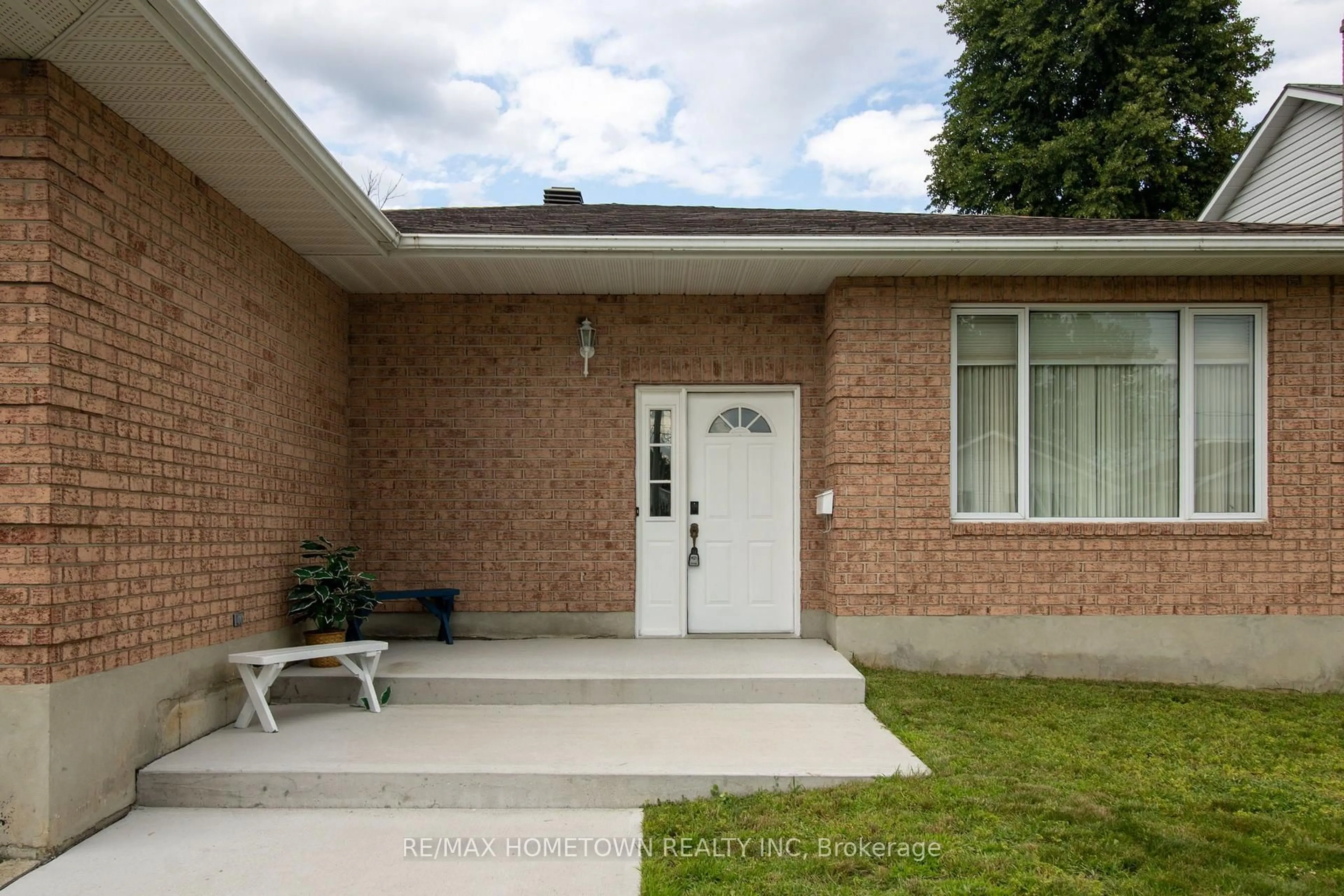 Home with brick exterior material, street for 996 Massie Dr, Prescott Ontario K0E 1T0