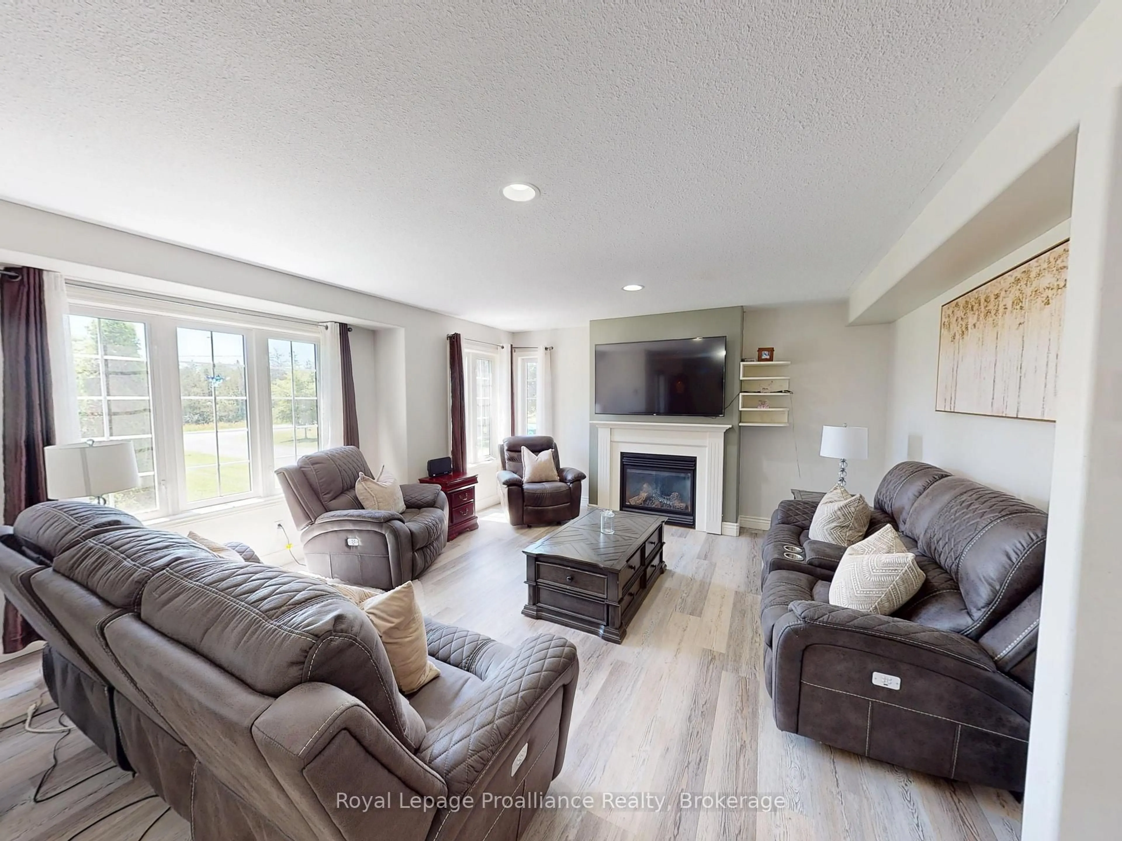 Living room with furniture, unknown for 75 Milligan Dr, Shannonville Ontario K0K 3A0
