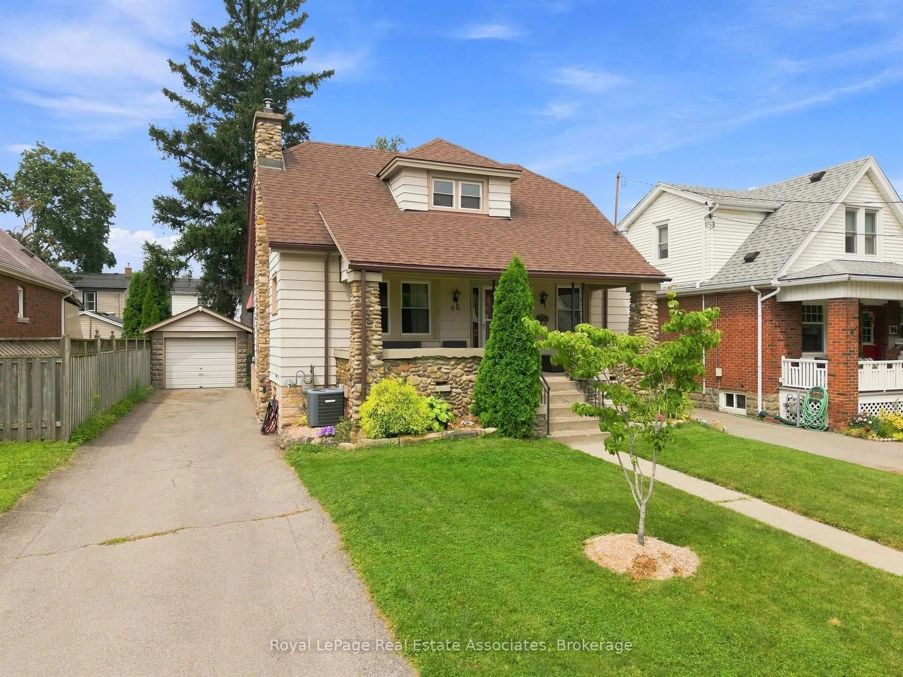 A pic from outside/outdoor area/front of a property/back of a property/a pic from drone, street for 96 Huxley Ave, Hamilton Ontario L8K 2P8