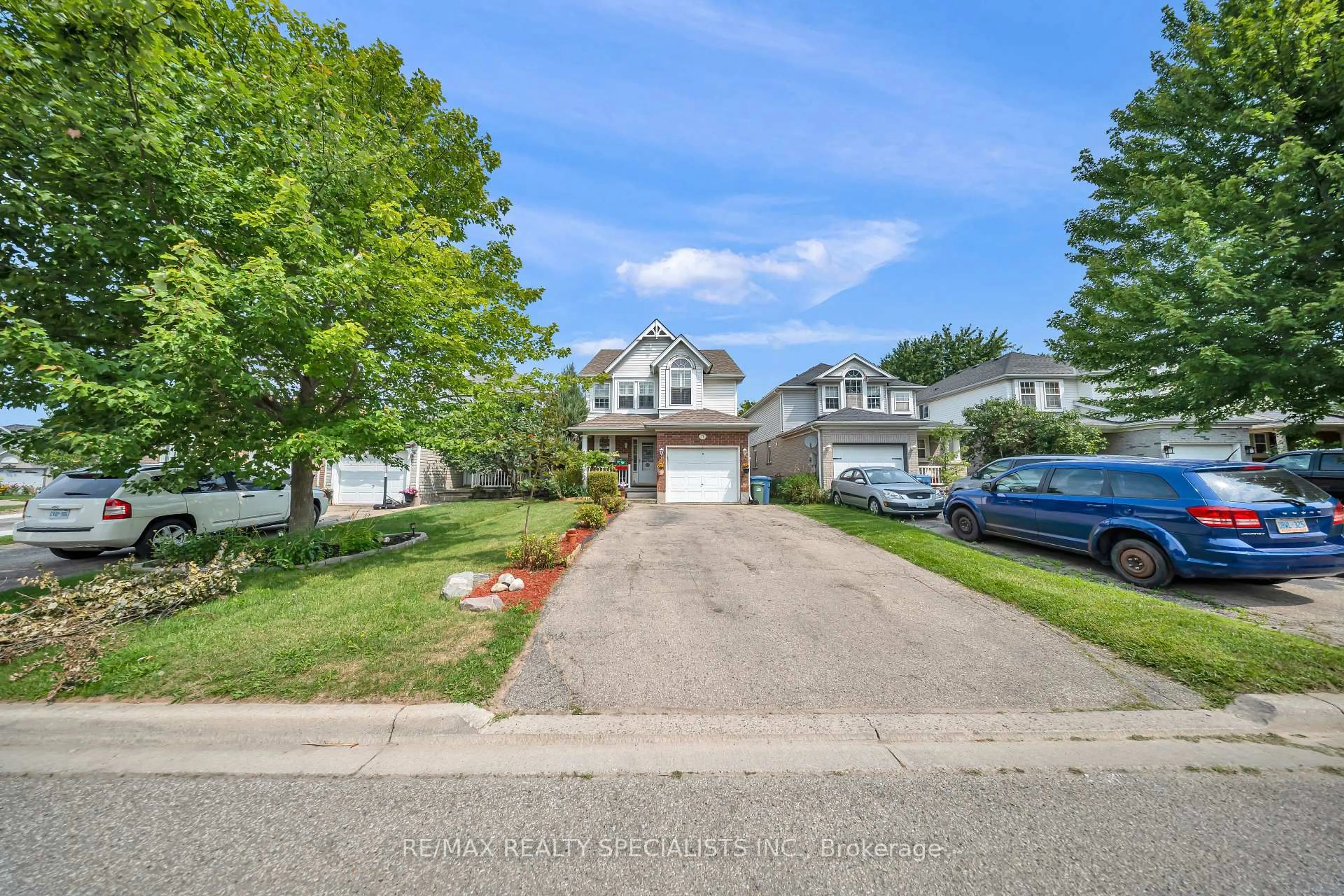 A pic from outside/outdoor area/front of a property/back of a property/a pic from drone, street for 17 Buckthorn Cres, Guelph Ontario N1E 7C3