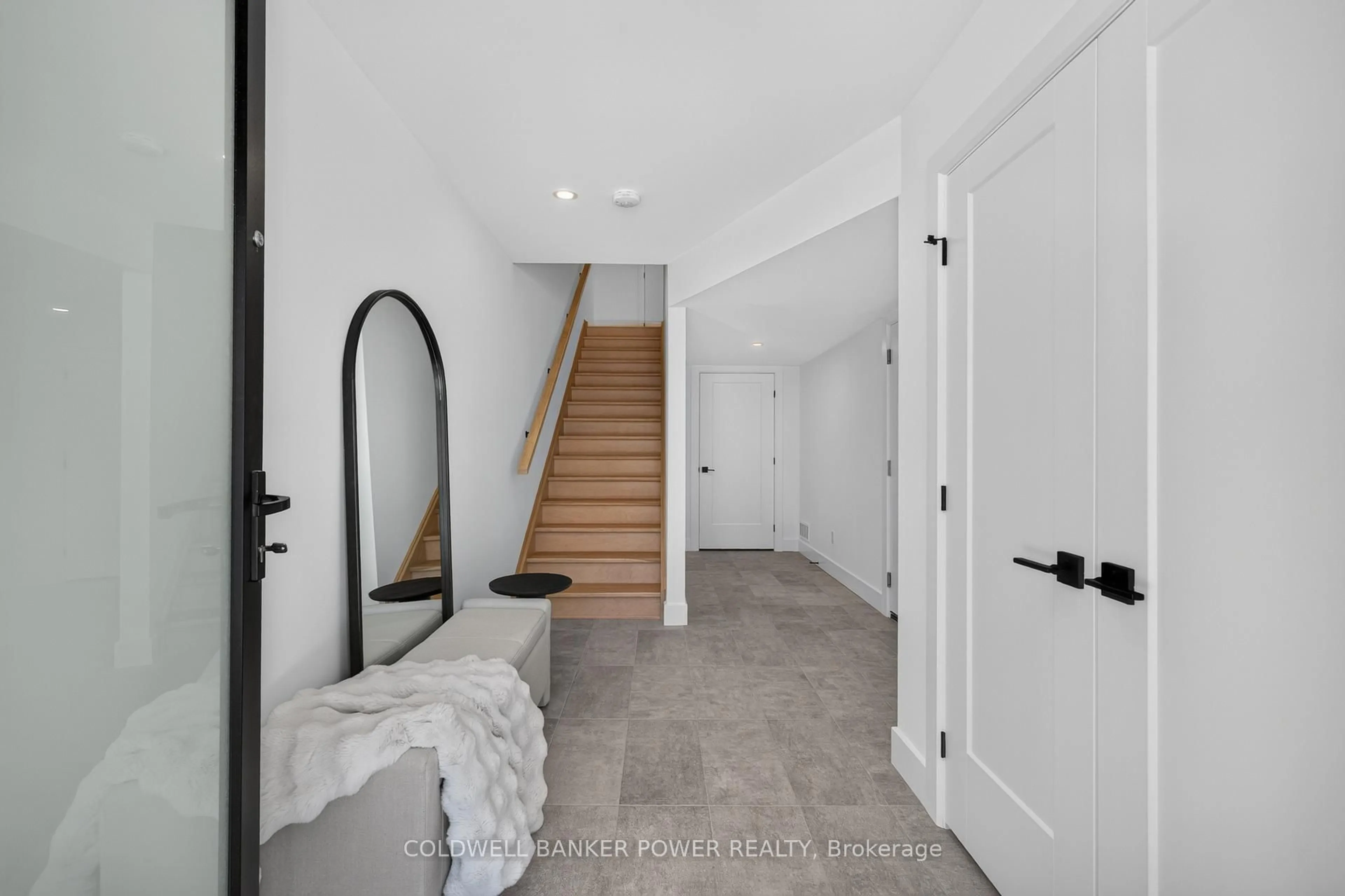 Indoor entryway for 4255 Lismer Lane #12, London South Ontario N6L 0B9