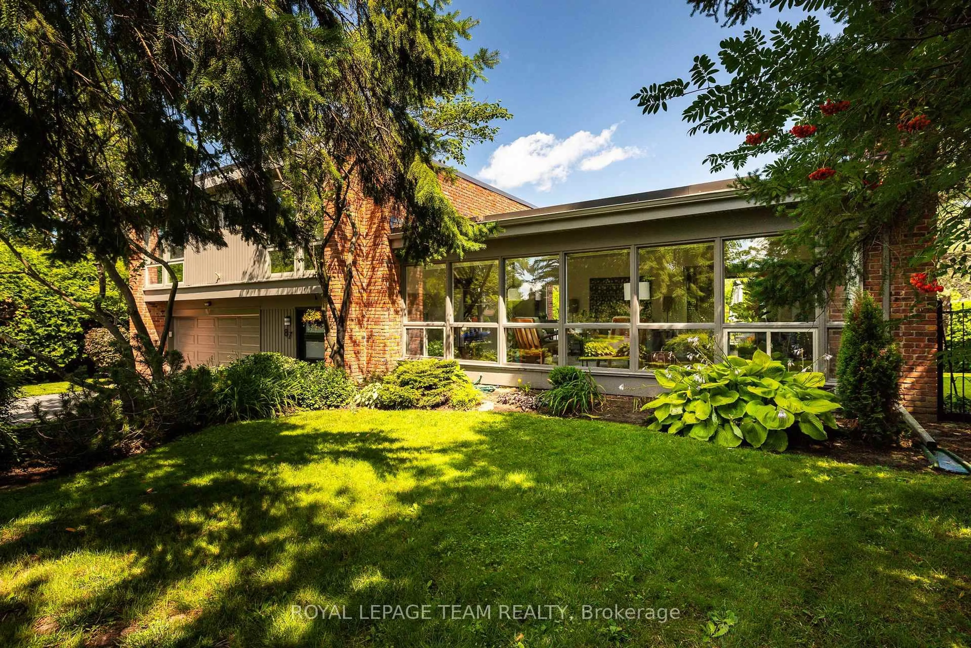 Patio, street for 87 Pentland Pl, Kanata Ontario K2K 1V9