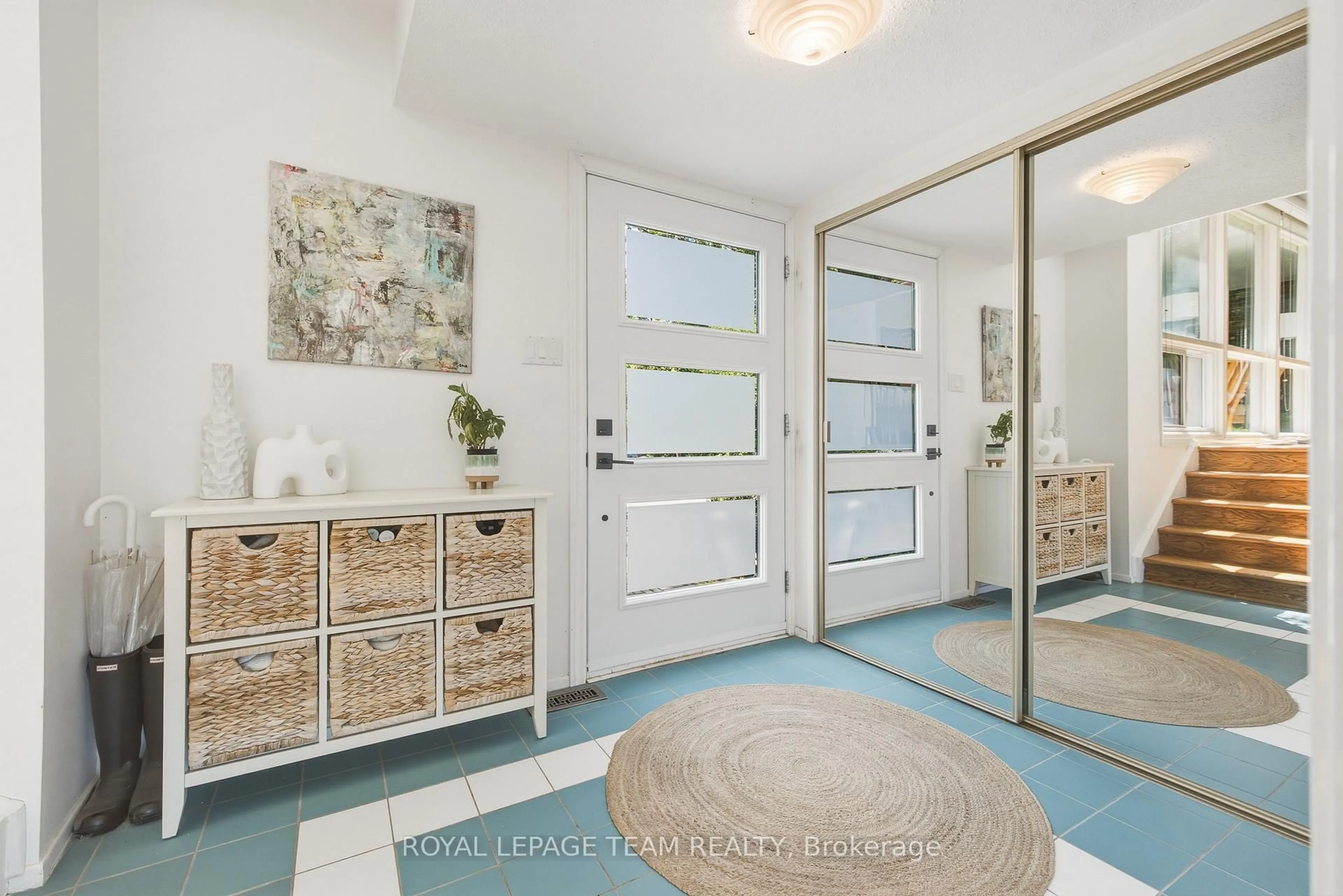 Indoor entryway for 87 Pentland Pl, Kanata Ontario K2K 1V9