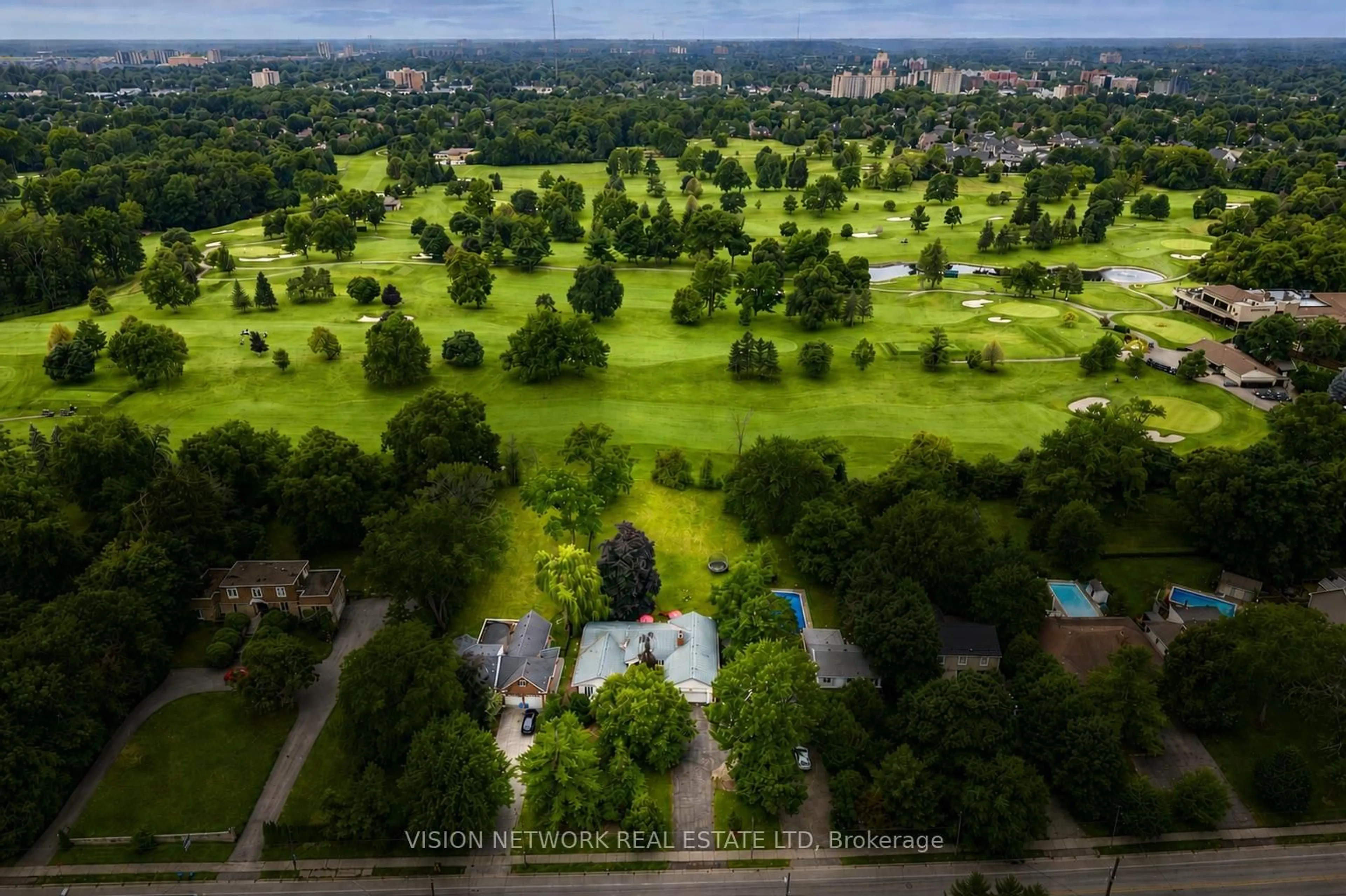 A pic from outside/outdoor area/front of a property/back of a property/a pic from drone, unknown for 543 Upper Queens St, London South Ontario N6C 3T8