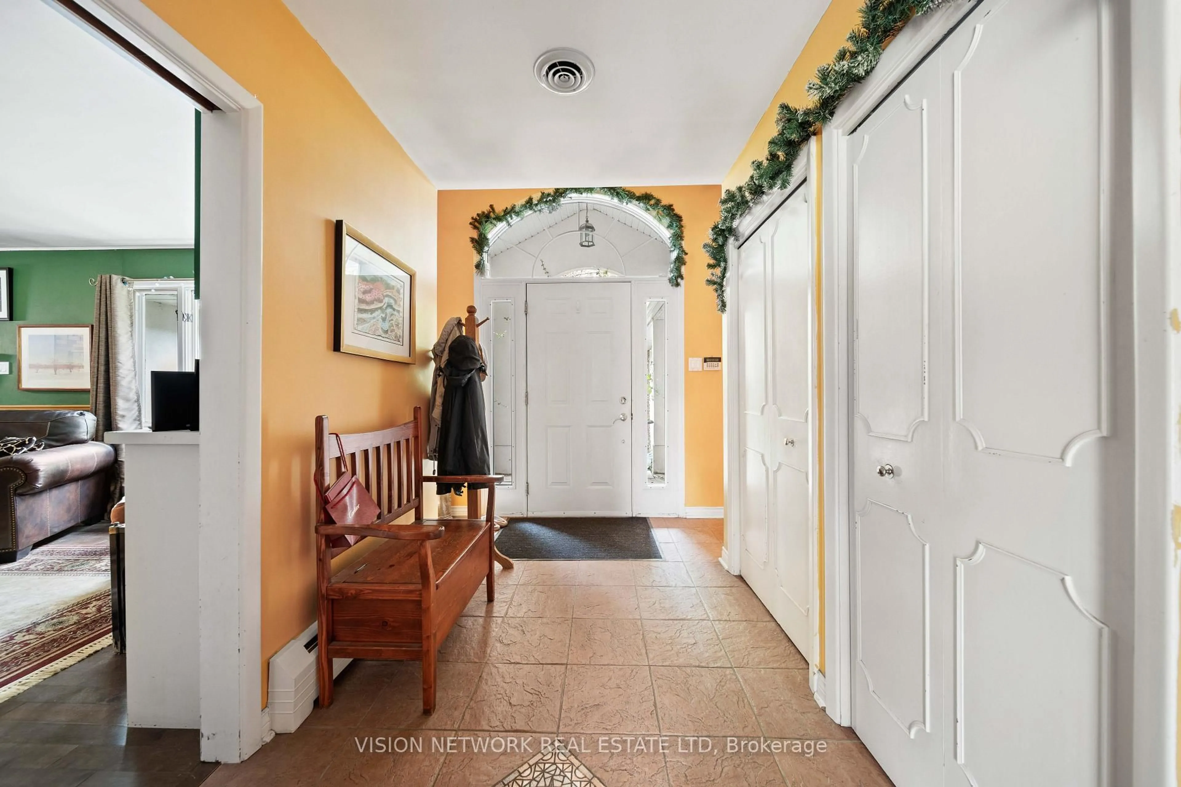 Indoor entryway for 543 Upper Queens St, London South Ontario N6C 3T8