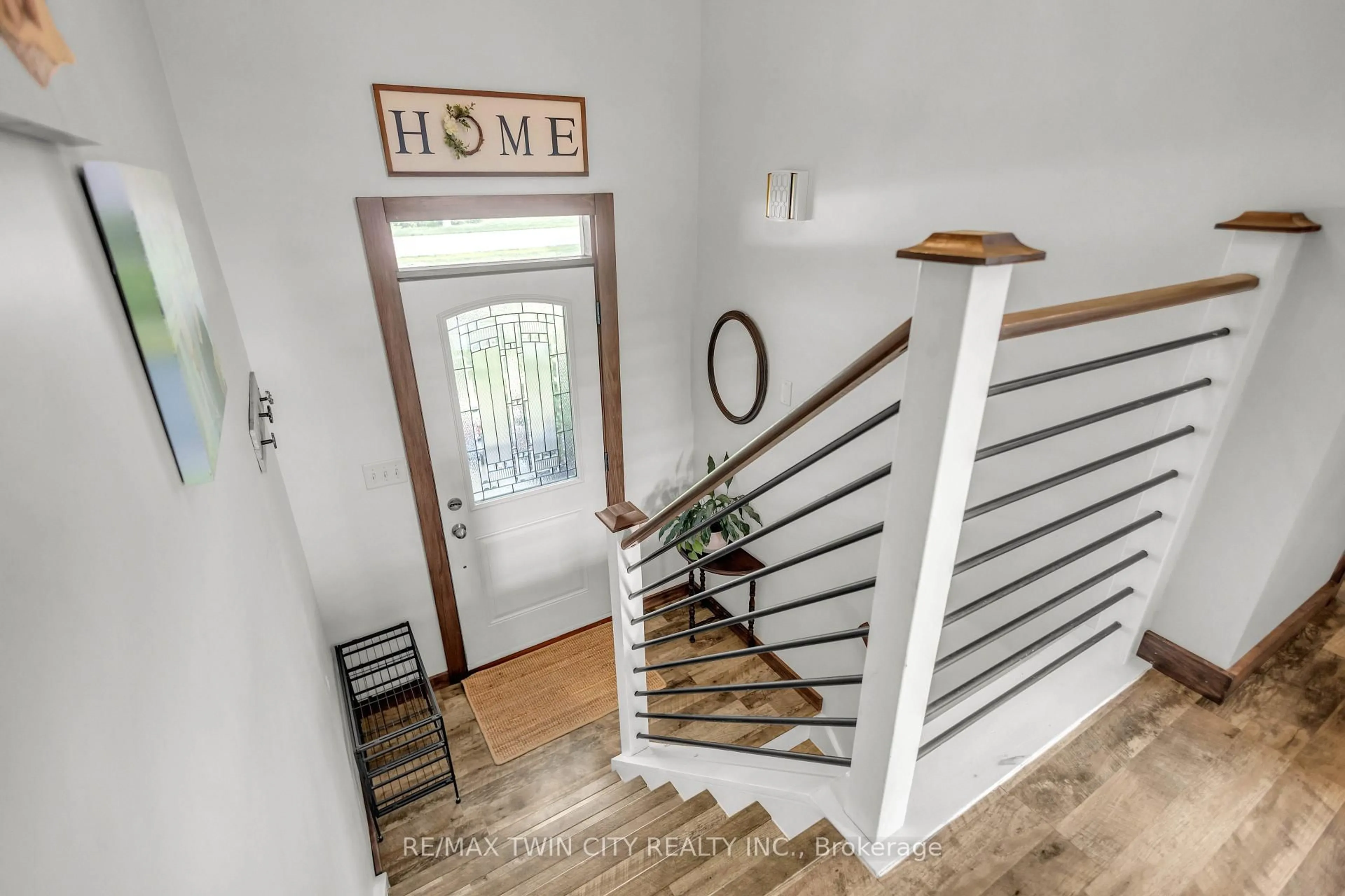 Indoor entryway for 60 Brown Ave, Brant Ontario N0E 1A0