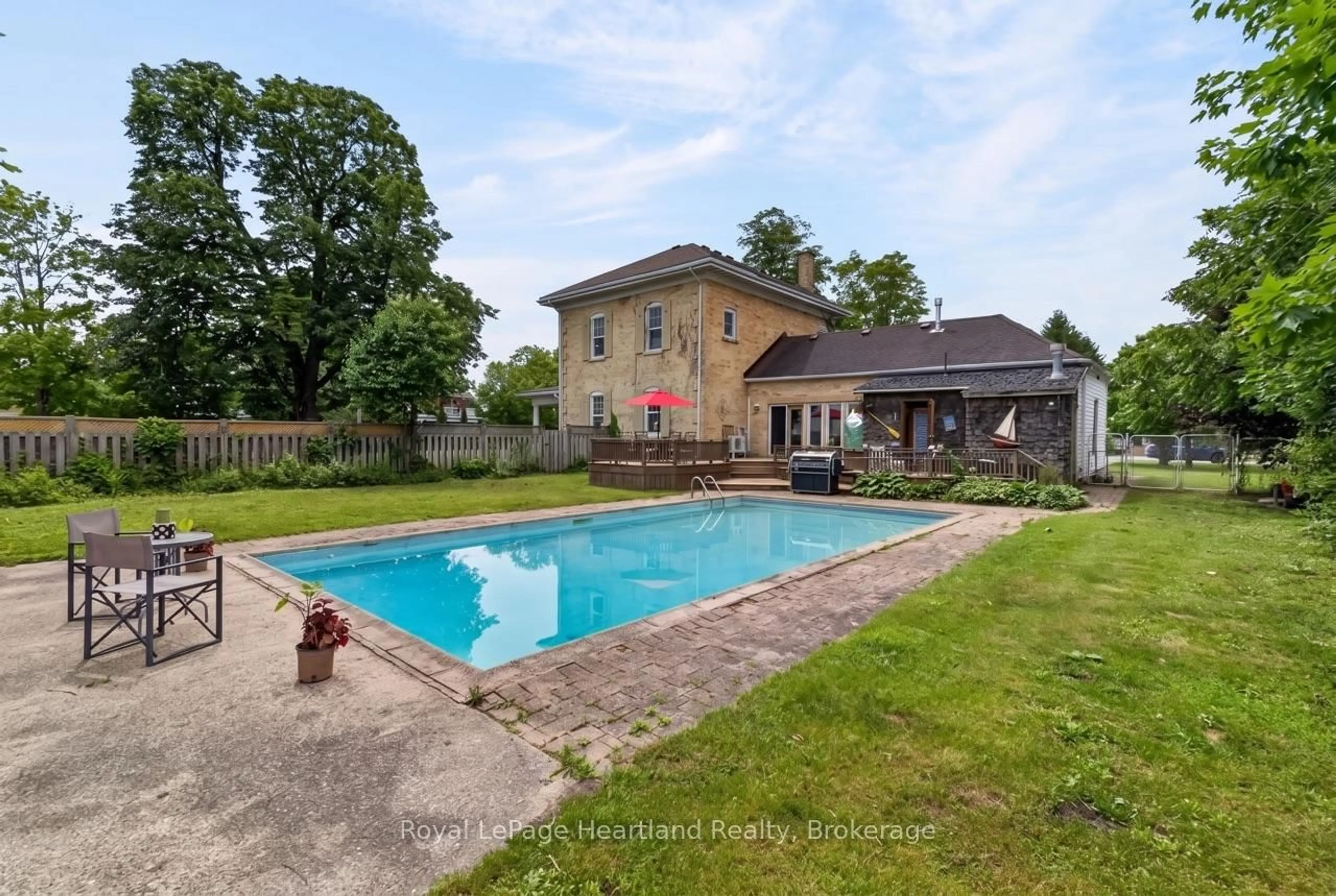 Pool for 638 Havelock St, Huron-Kinloss Ontario N0G 2H0