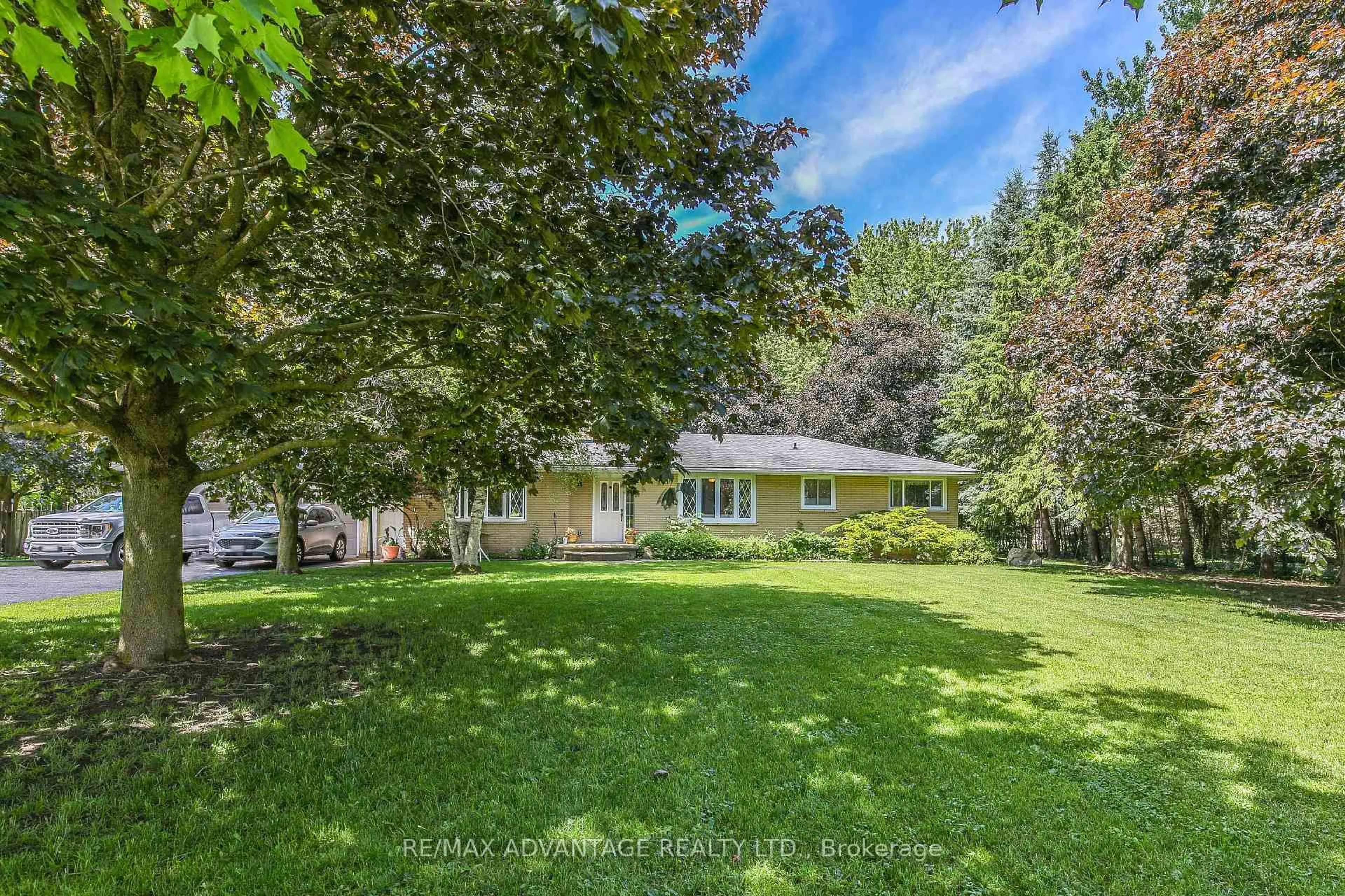 A pic from outside/outdoor area/front of a property/back of a property/a pic from drone, unknown for 23617 Wellburn Rd, Thames Centre Ontario N4X 1C6