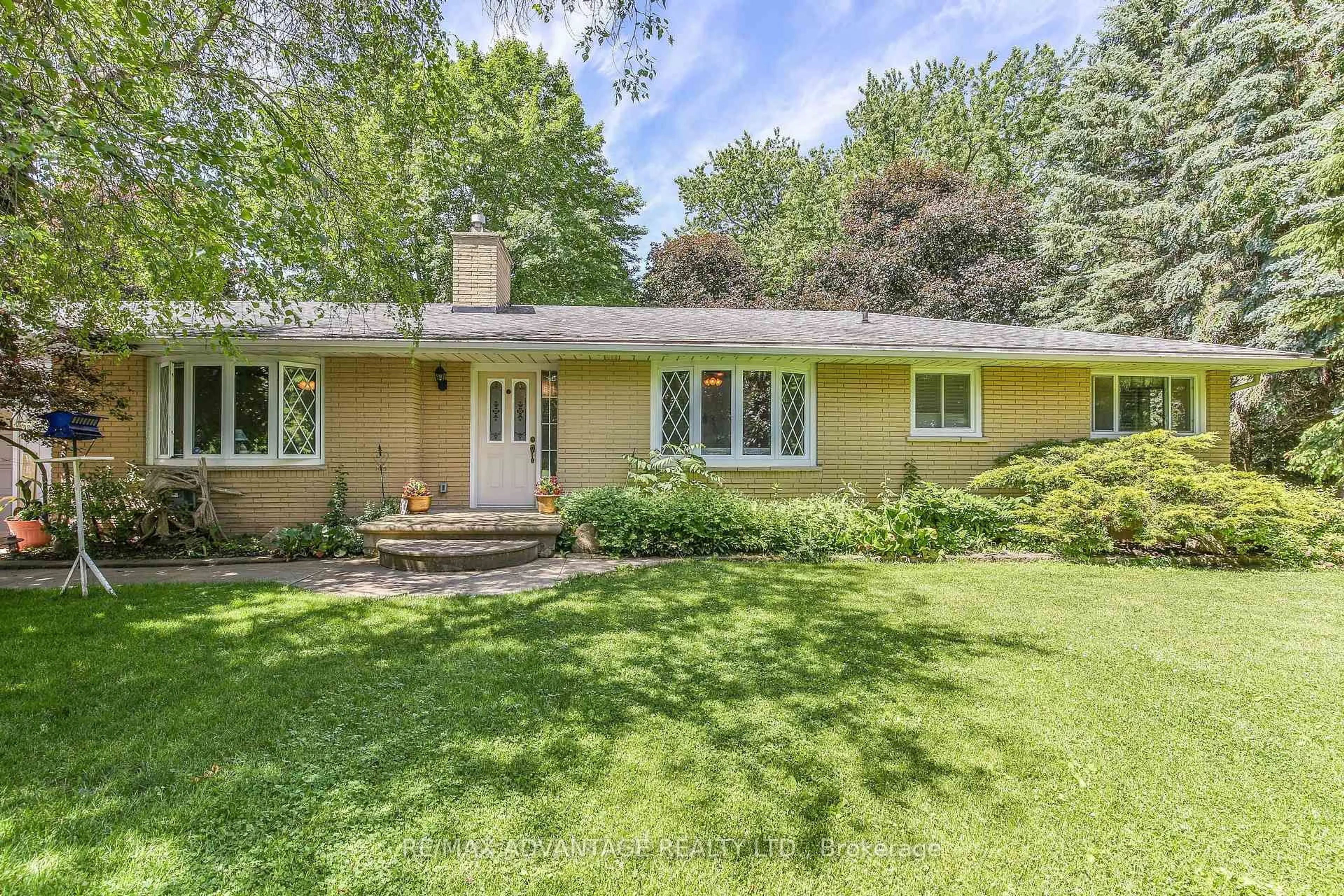 Home with vinyl exterior material, street for 23617 Wellburn Rd, Thames Centre Ontario N4X 1C6
