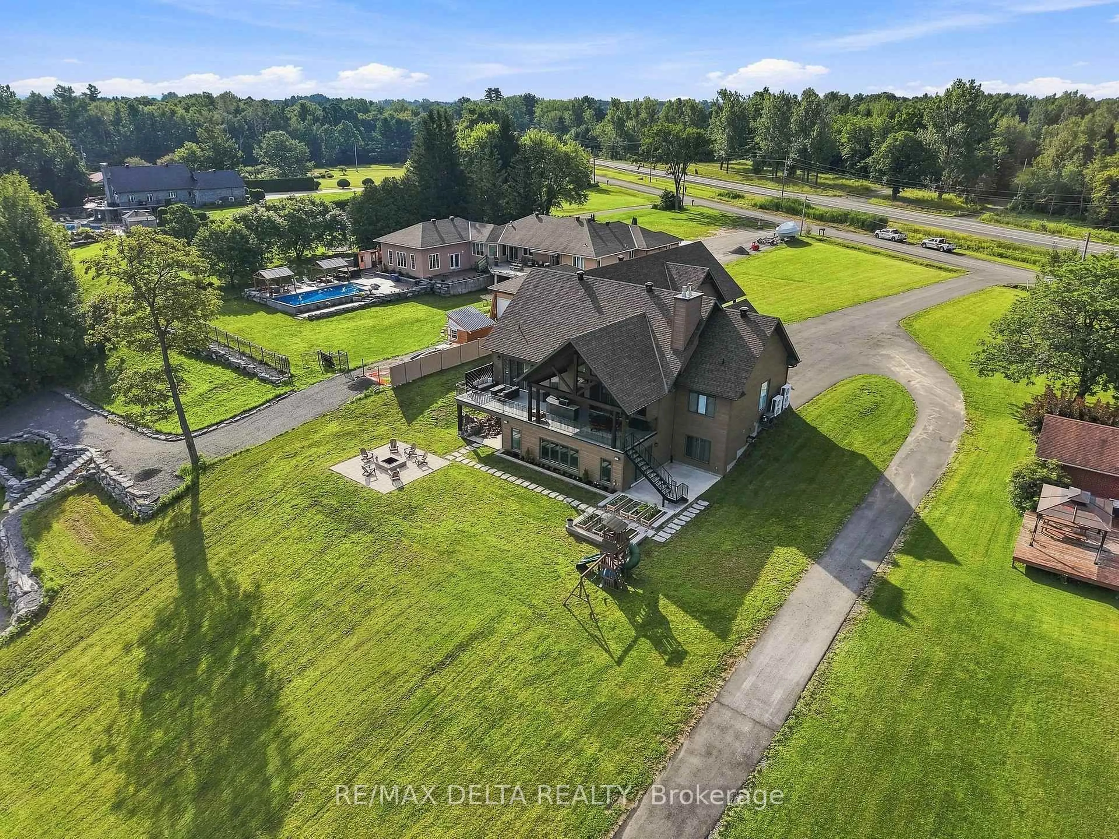 A pic from outside/outdoor area/front of a property/back of a property/a pic from drone, water/lake/river/ocean view for 3815 Old Highway 17 Rd, Clarence-Rockland Ontario K4K 1W2