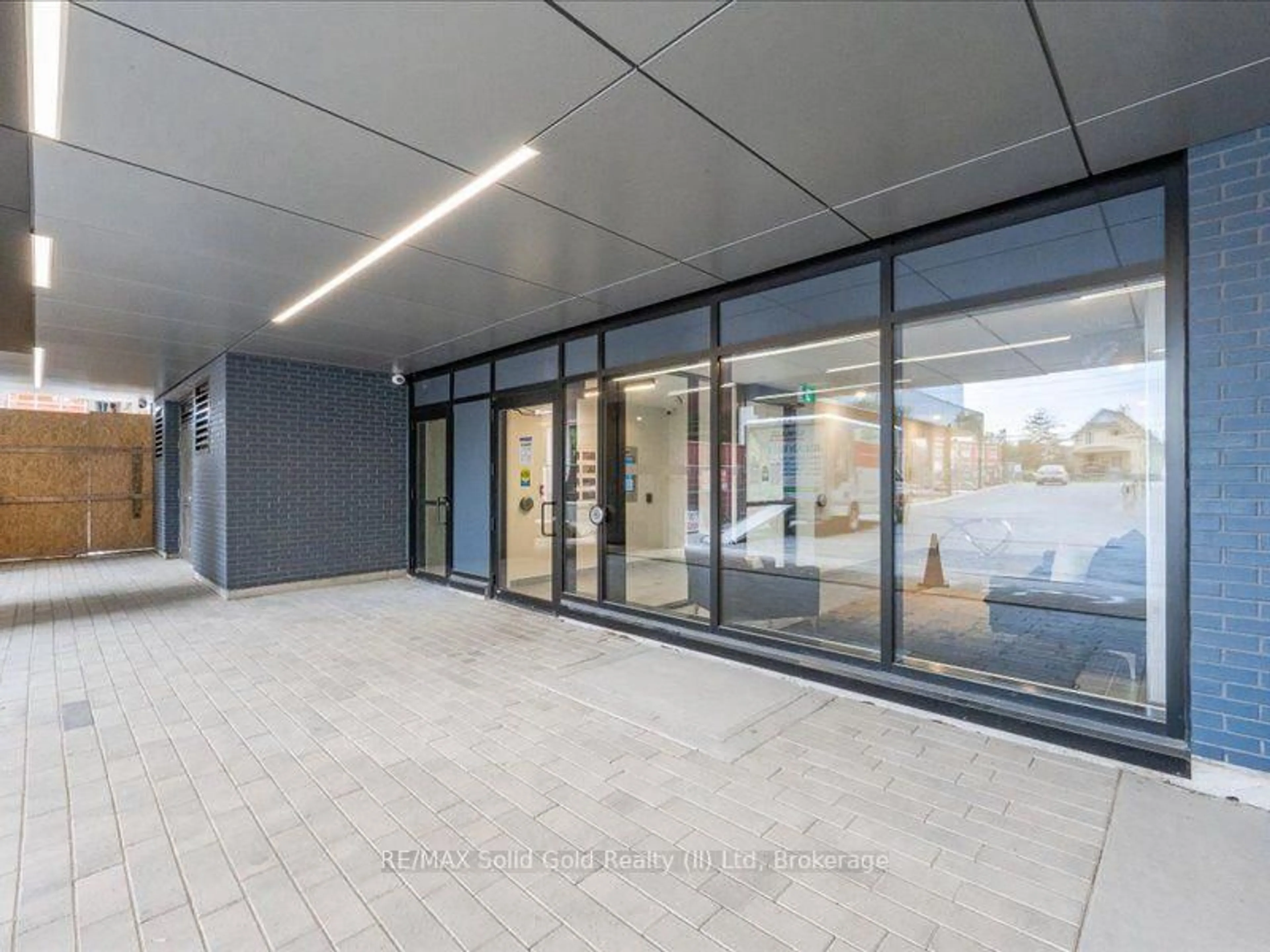 Indoor foyer for 104 Garment St #16, Kitchener Ontario N2G 0C8