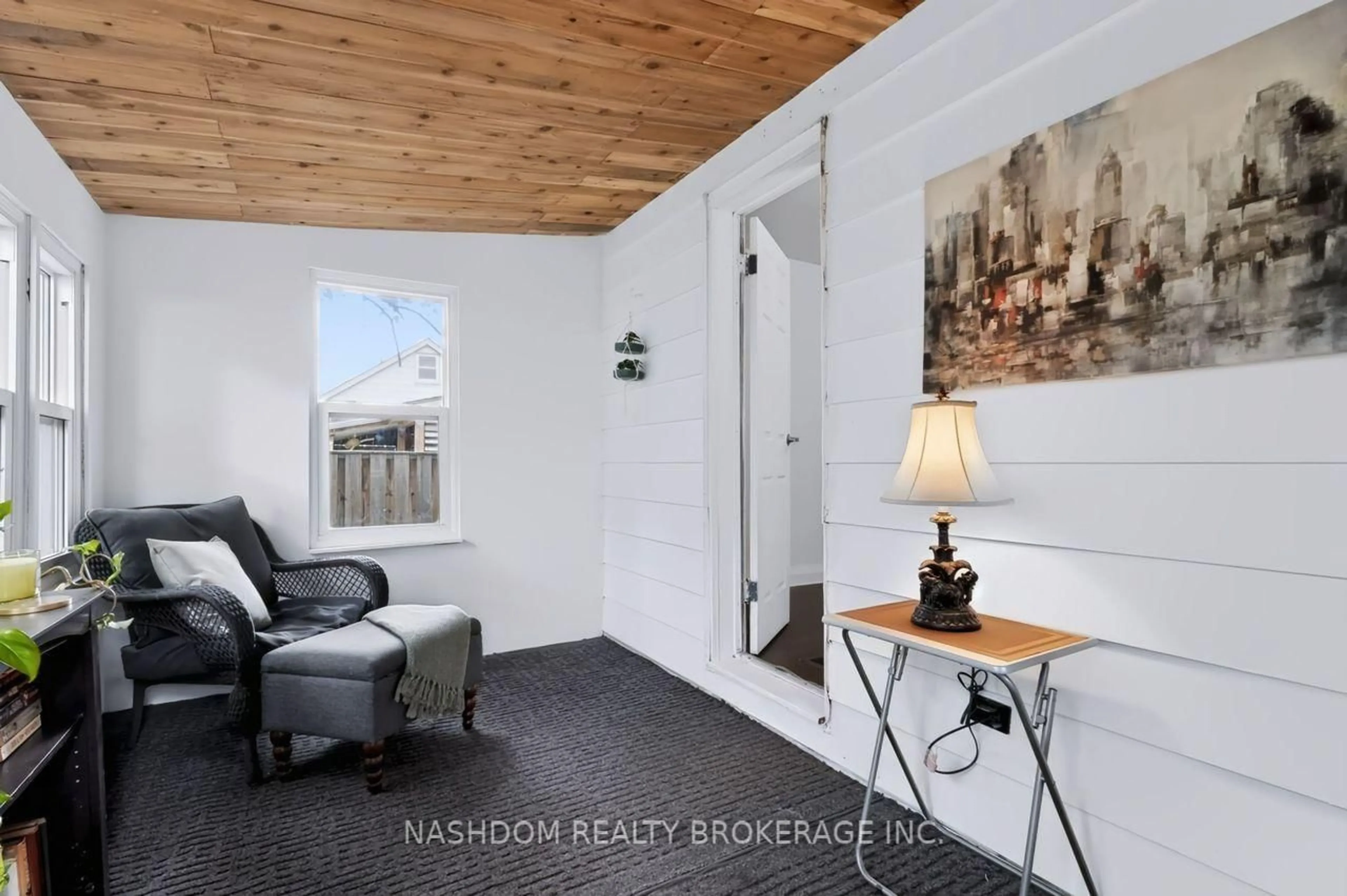 A pic of a room for 703 Brighton Ave, Hamilton Ontario L8H 6H5