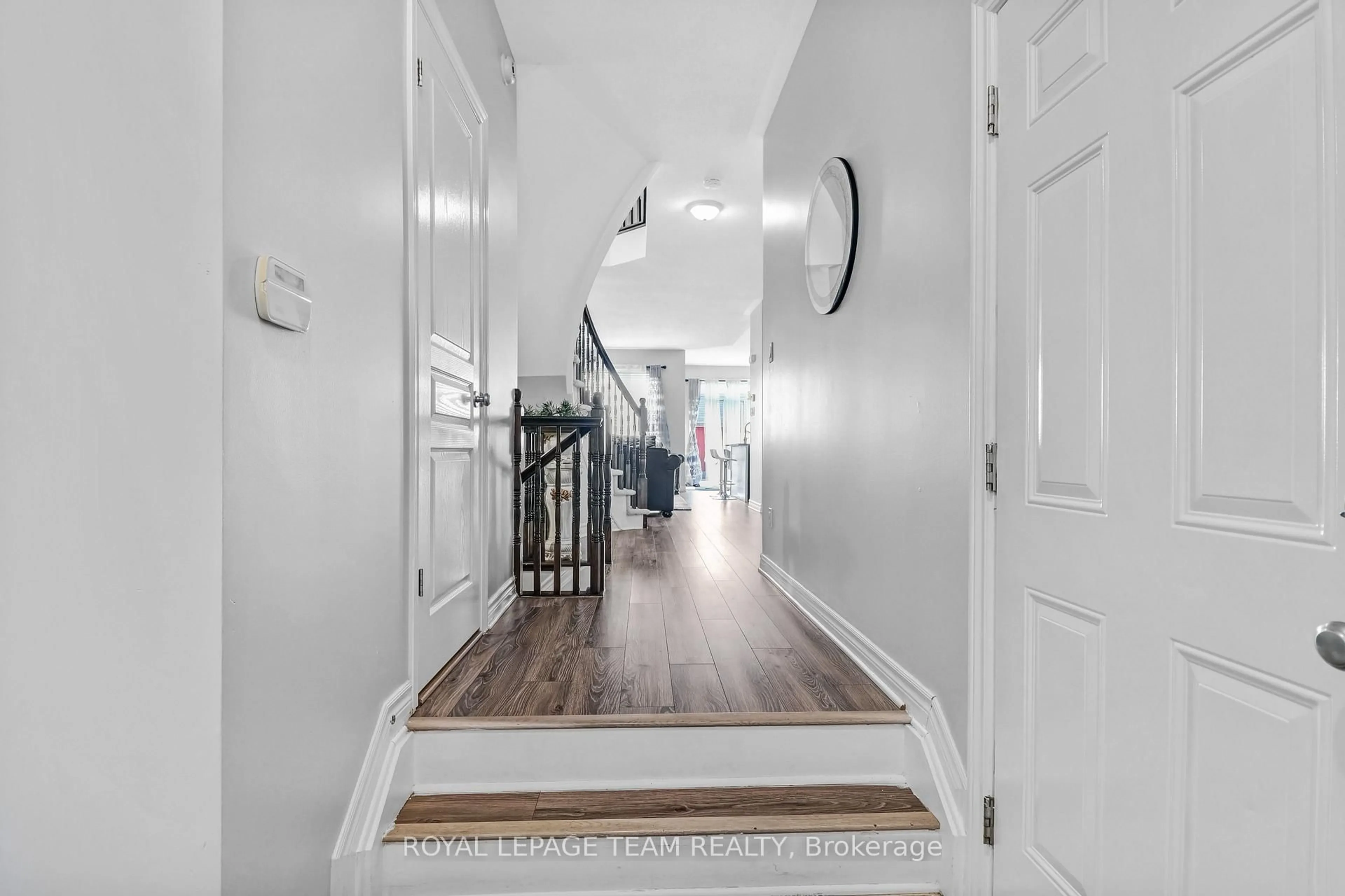 Indoor foyer for 2224 Angelica Ave, Orleans Ontario K4A 0S7