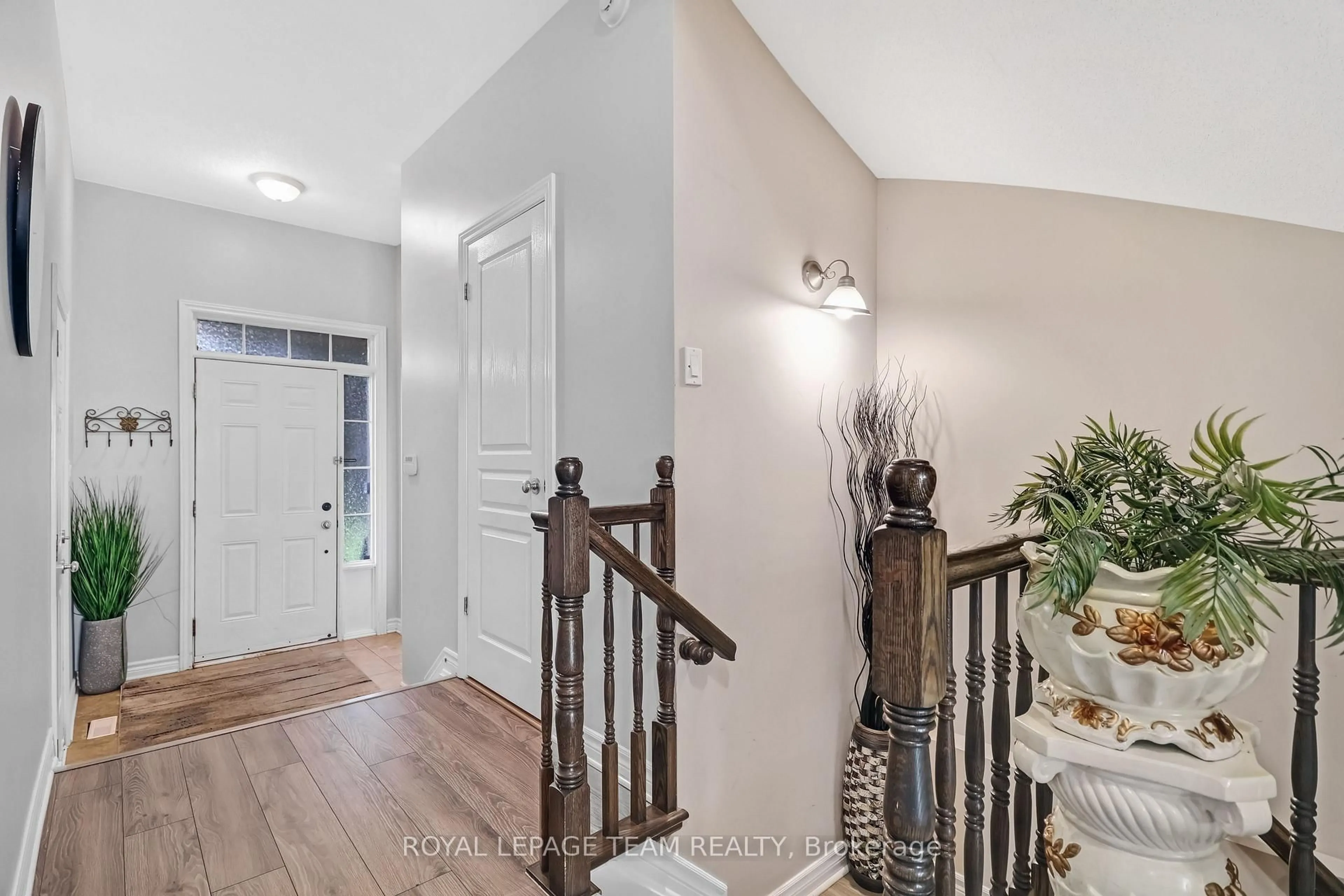 Indoor entryway for 2224 Angelica Ave, Orleans Ontario K4A 0S7