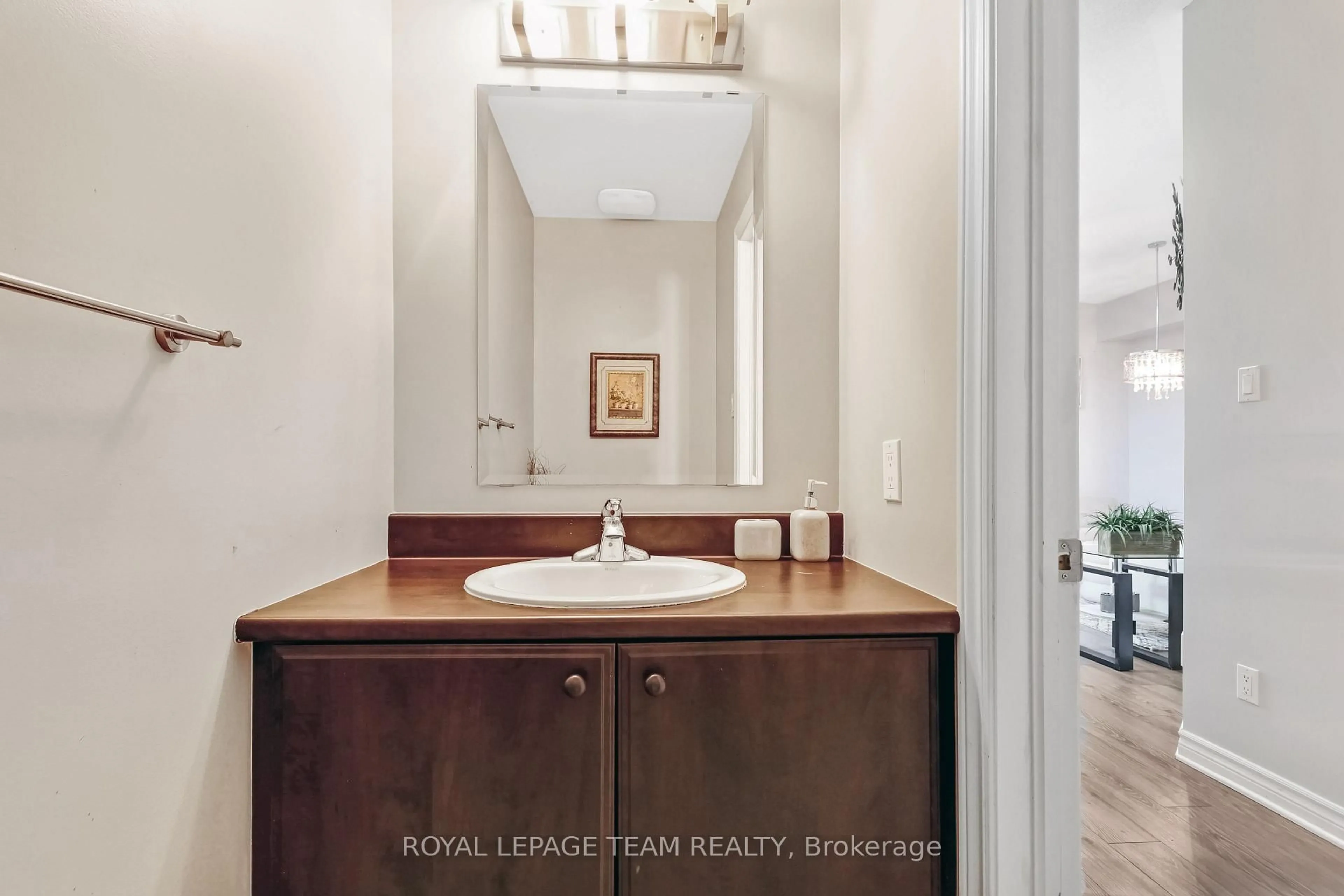 Standard bathroom, unknown for 2224 Angelica Ave, Orleans Ontario K4A 0S7