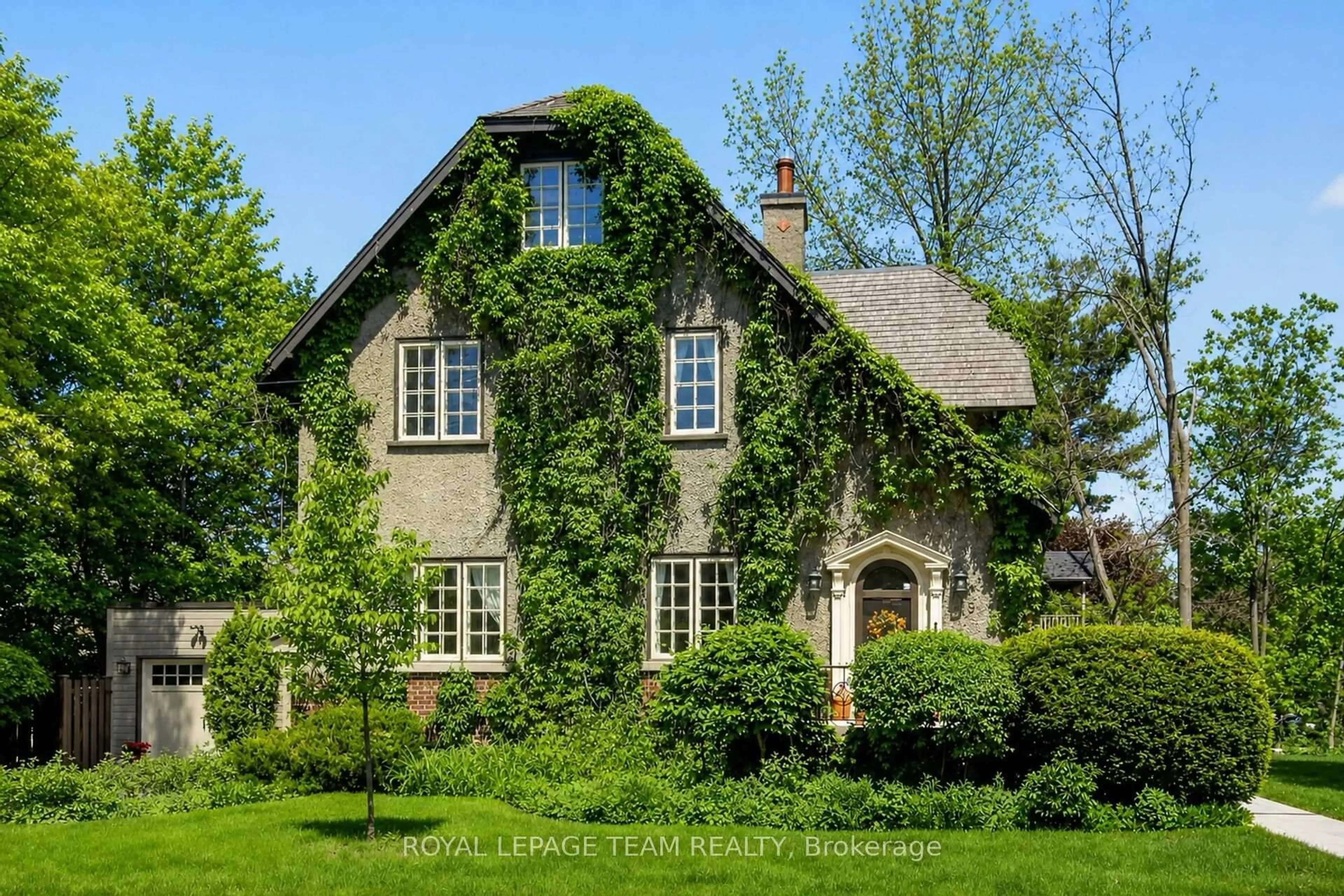 Home with brick exterior material, street for 475 Kenwood Ave, Ottawa Ontario K2A 0L1