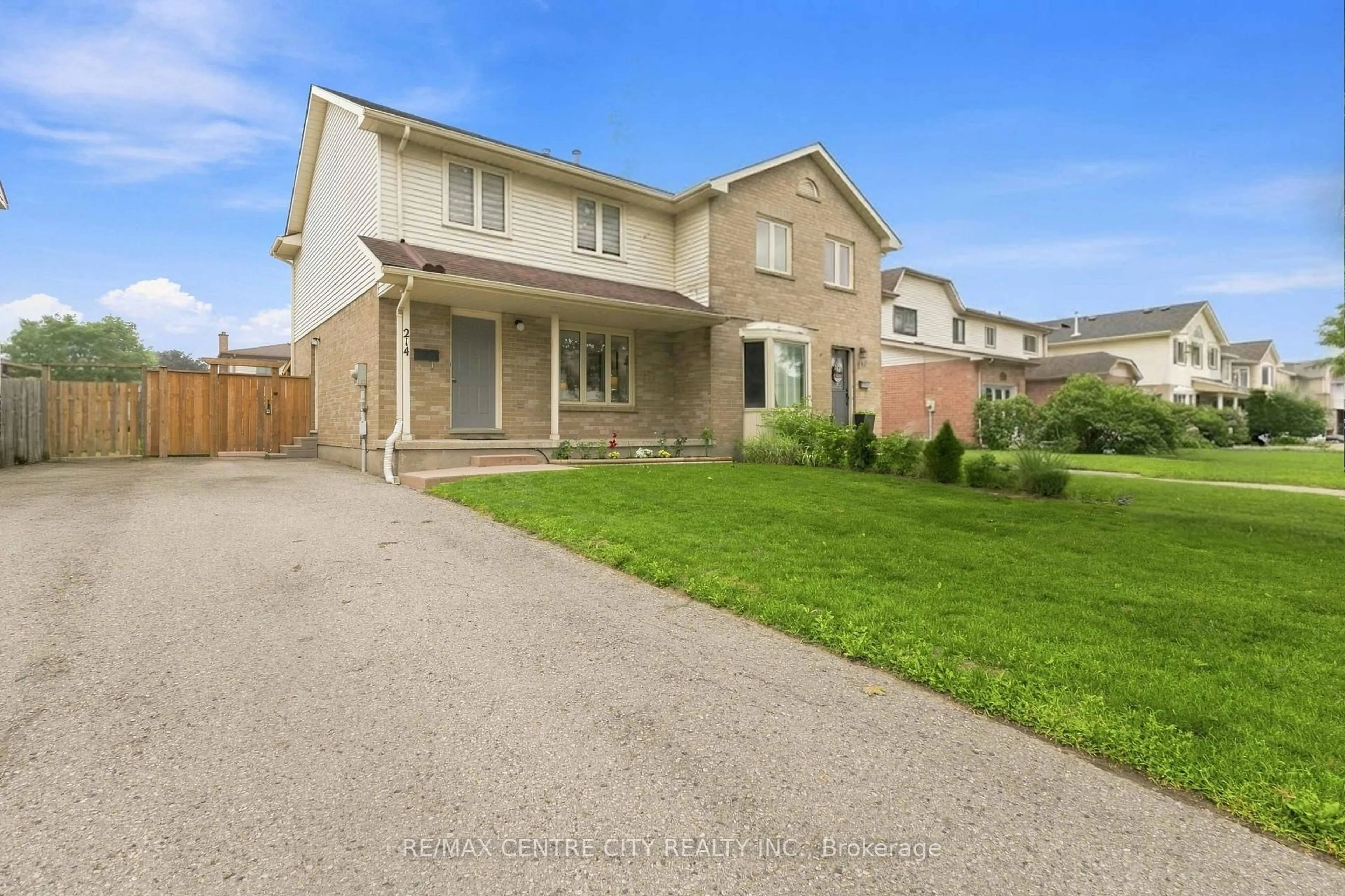 A pic from outside/outdoor area/front of a property/back of a property/a pic from drone, street for 214 Martinet Ave, London East Ontario N5V 4K2