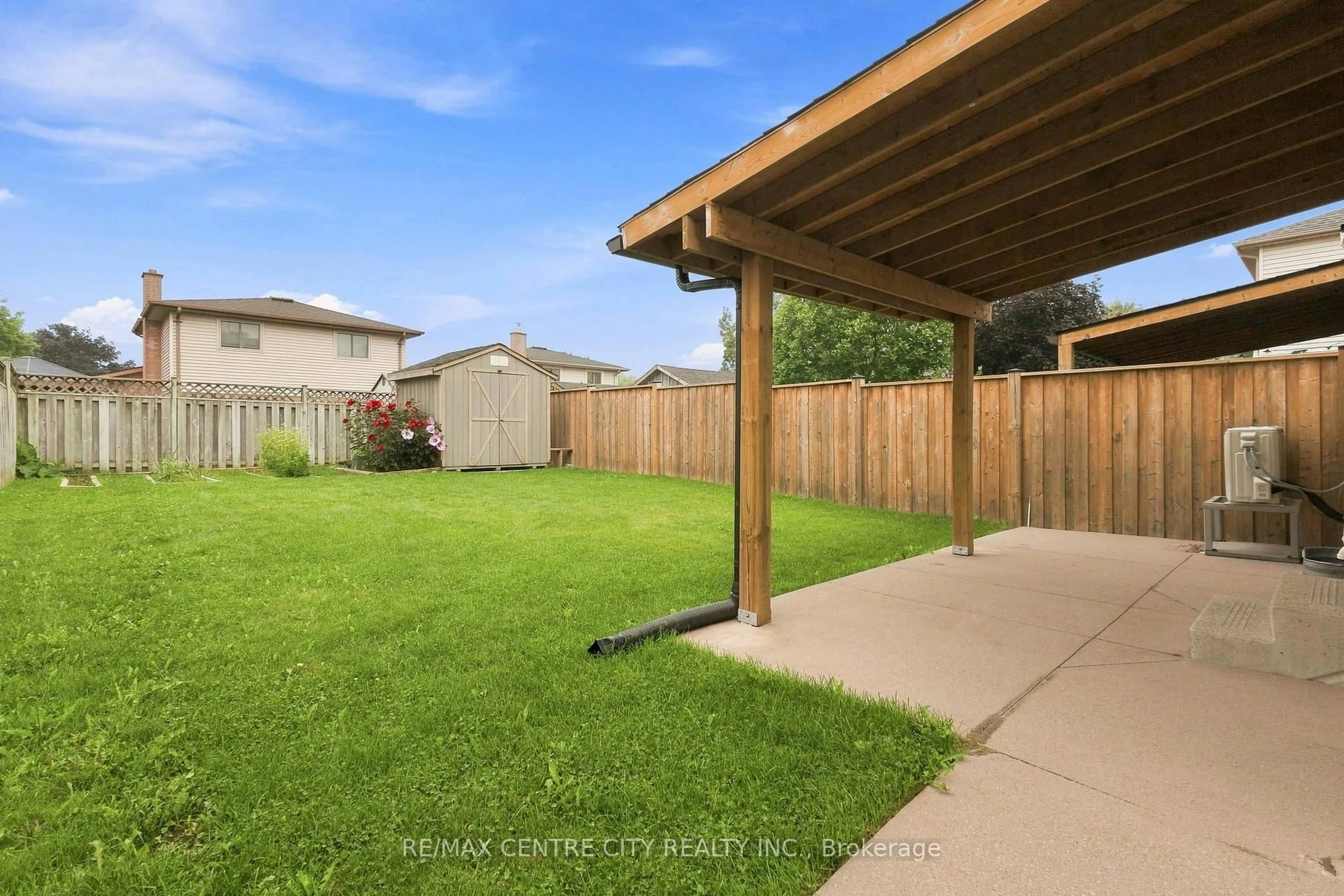 Patio, street for 214 Martinet Ave, London East Ontario N5V 4K2