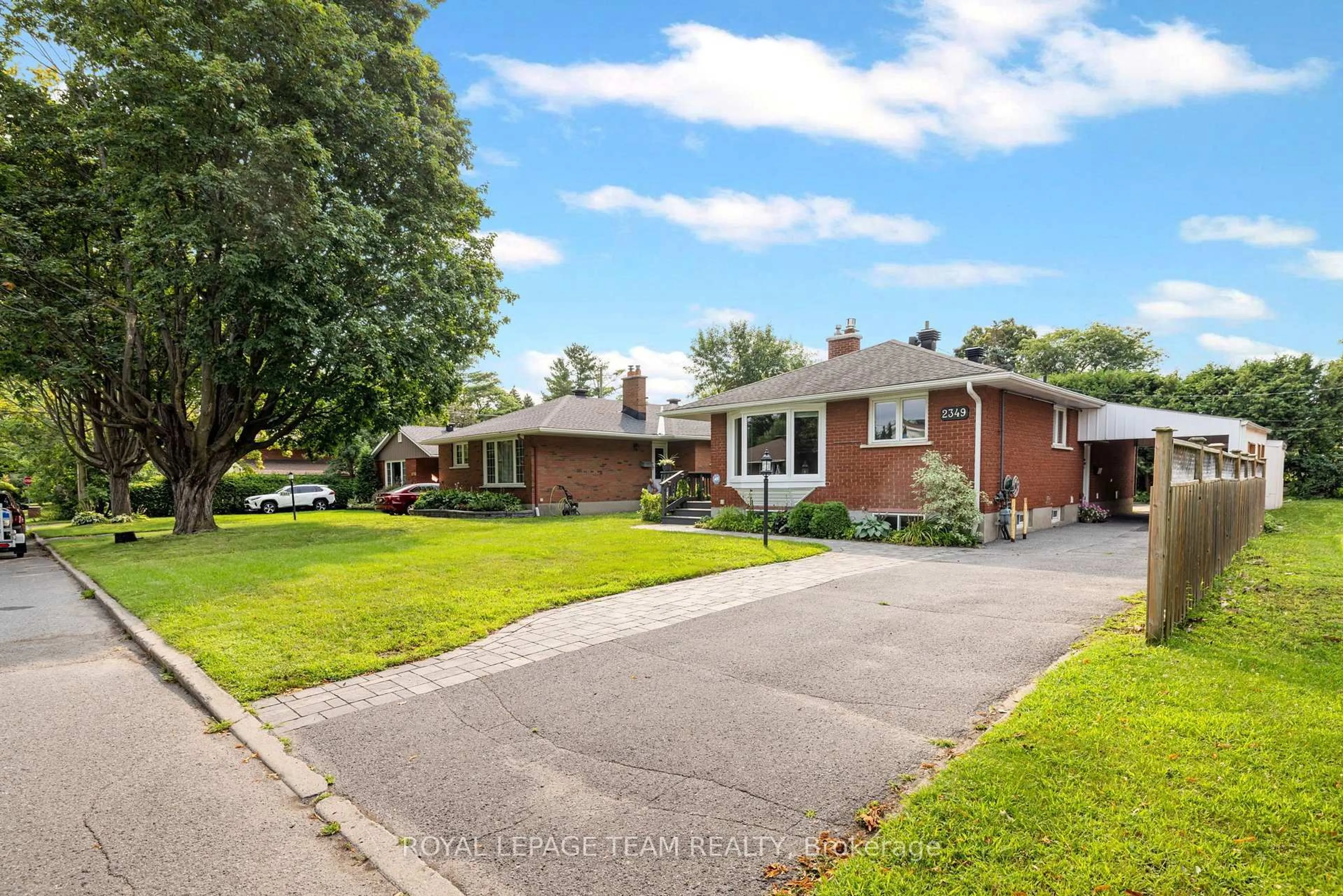 A pic from outside/outdoor area/front of a property/back of a property/a pic from drone, street for 2349 Edwin Cres, Ottawa Ontario K2C 1H8