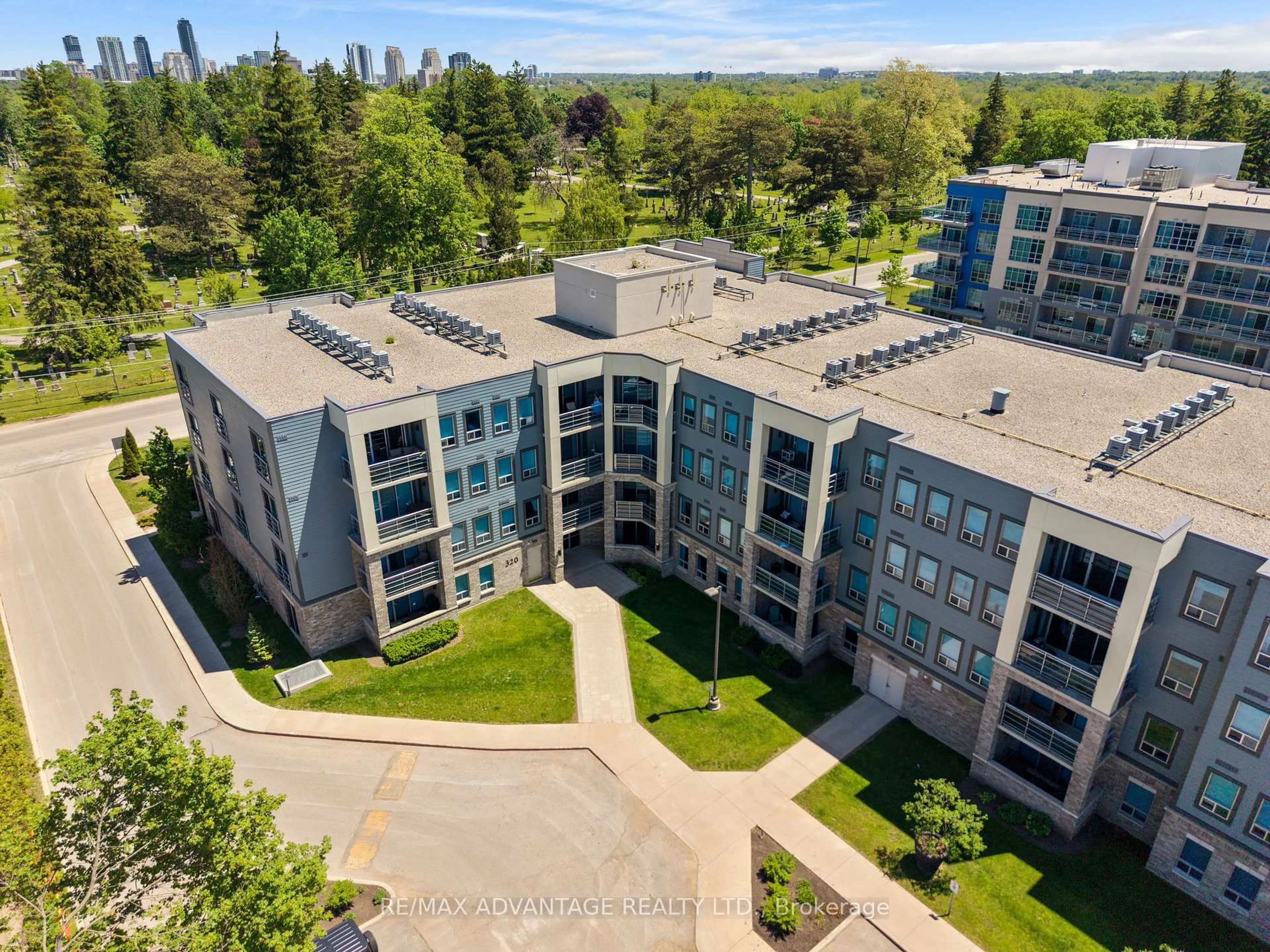 A pic from outside/outdoor area/front of a property/back of a property/a pic from drone, building for 320 Sugarcreek Tr #109, London North Ontario N6H 0G3