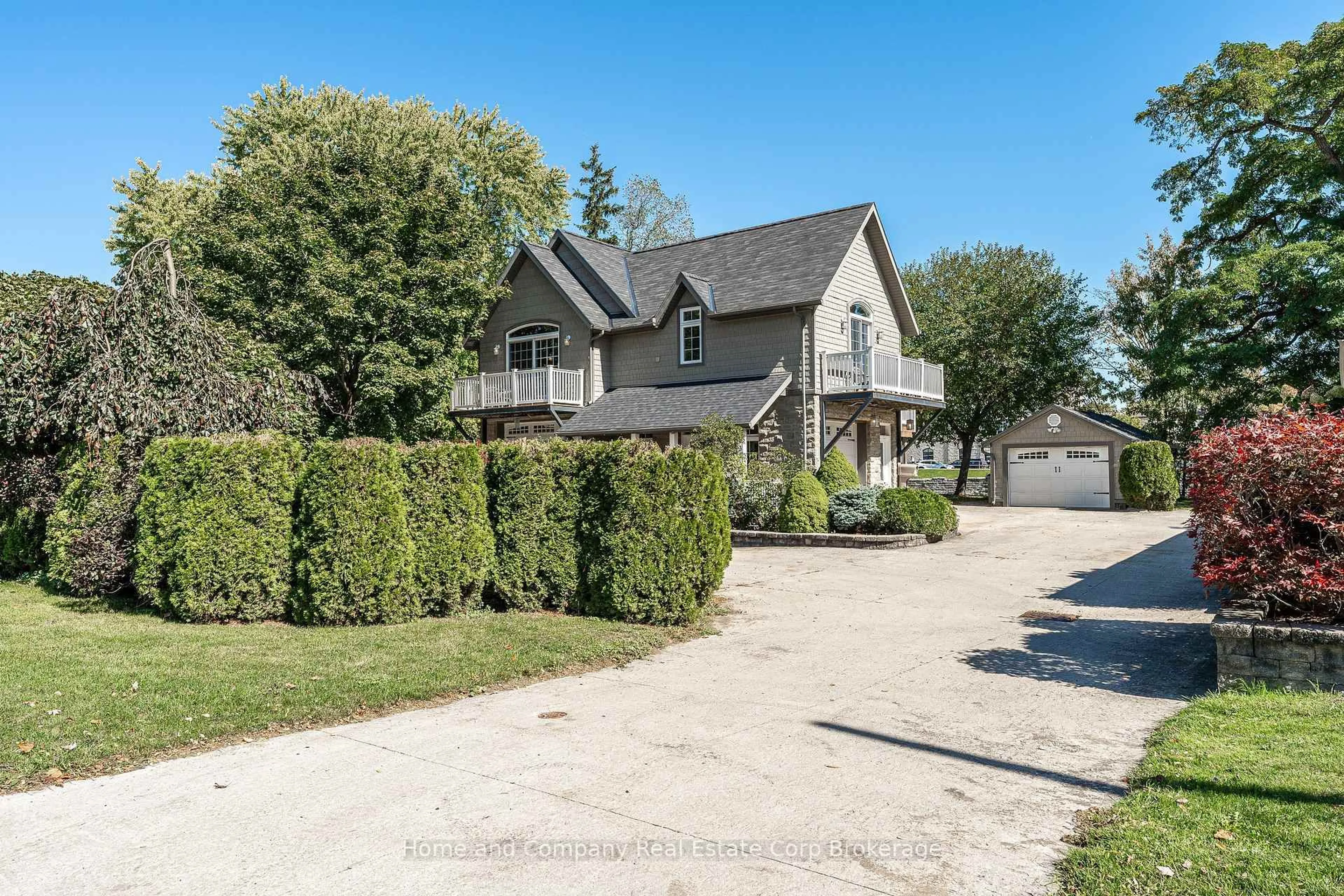 A pic from outside/outdoor area/front of a property/back of a property/a pic from drone, street for 35 Thomas St, St. Marys Ontario N4X 1A2