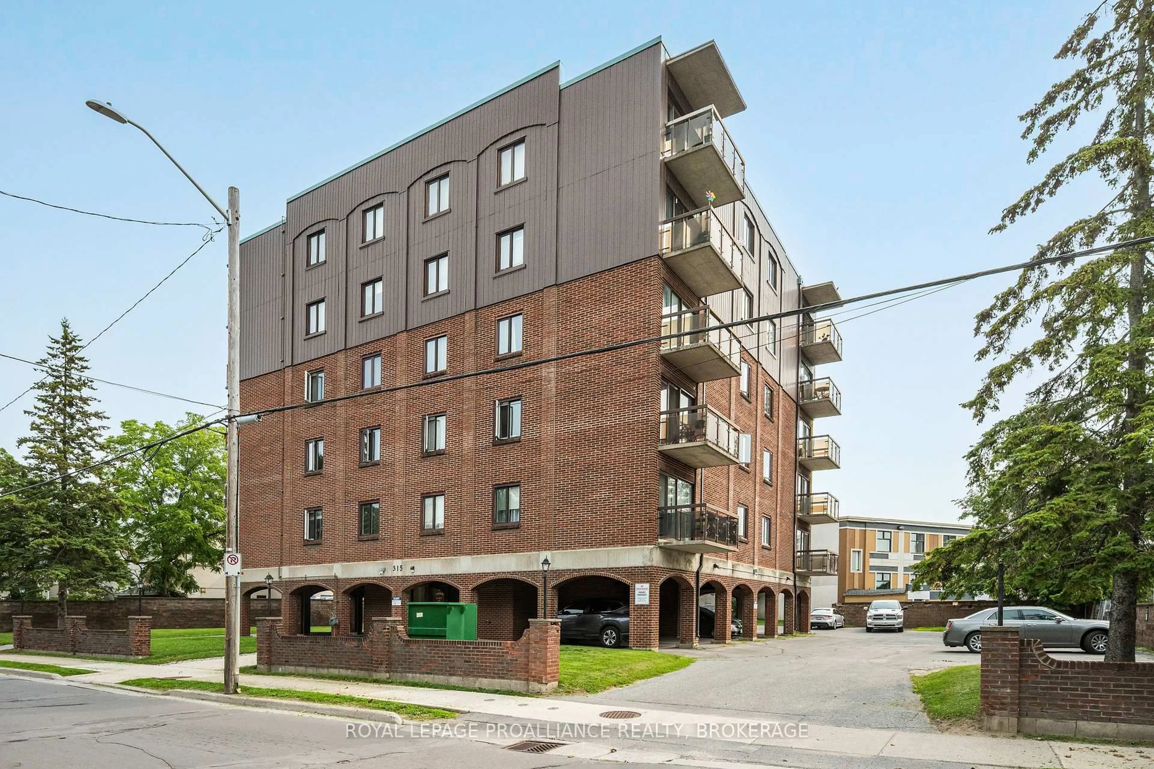 Patio, building for 315 Regent St #201, Kingston Ontario K7L 4K7