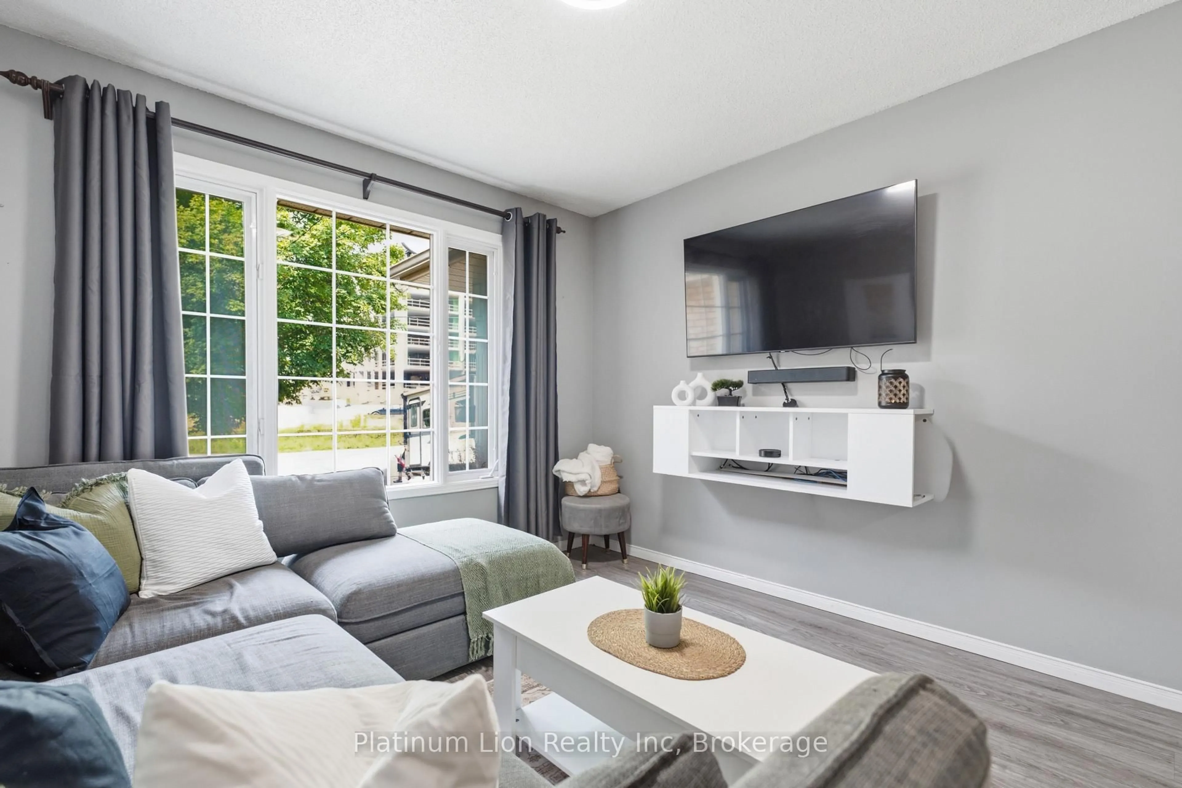 Living room with furniture, unknown for 31 Galileo Blvd, Brantford Ontario N3R 7Y3