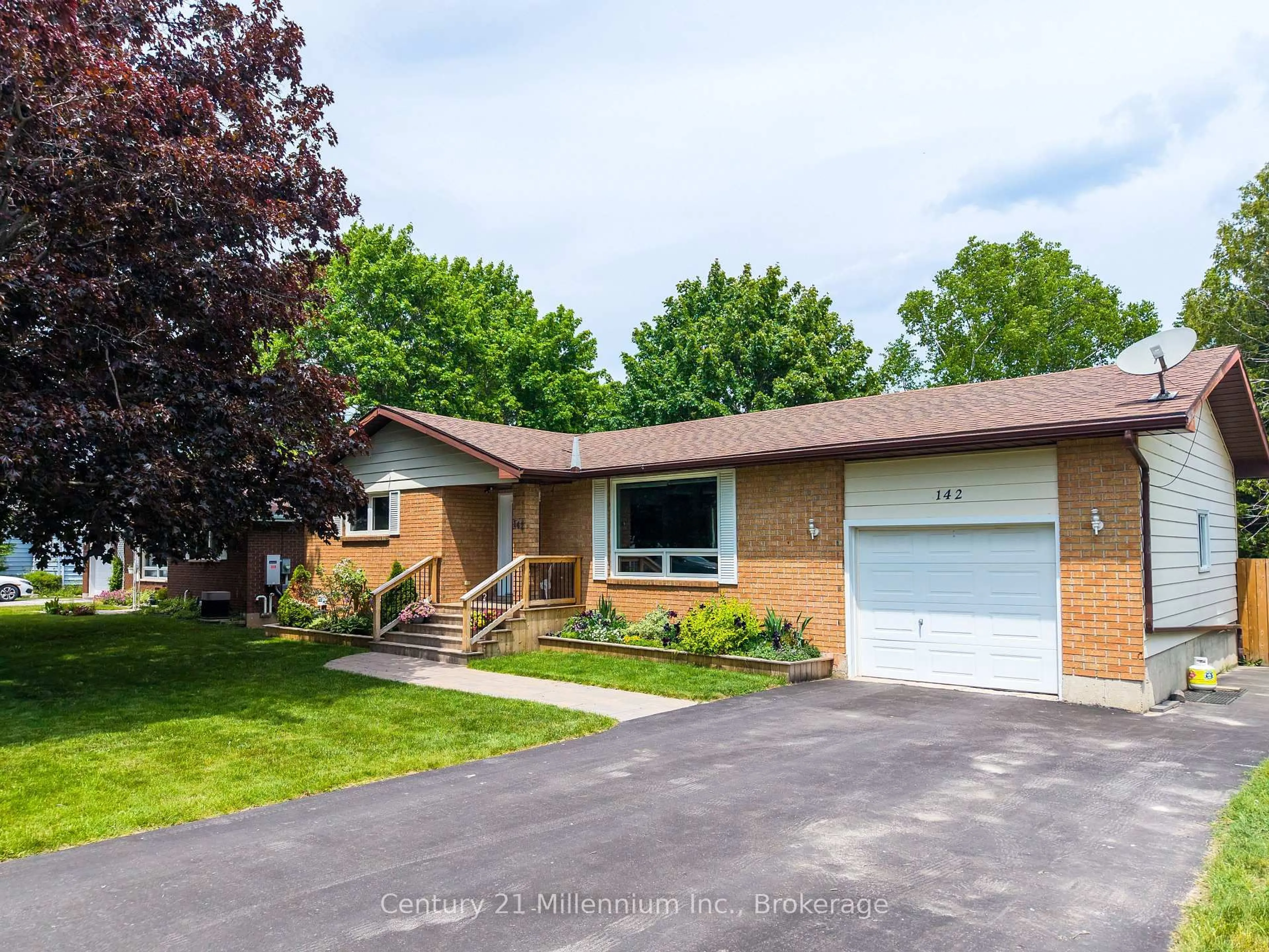 Home with brick exterior material, street for 142 Arthur St, Blue Mountains Ontario N0H 2P0