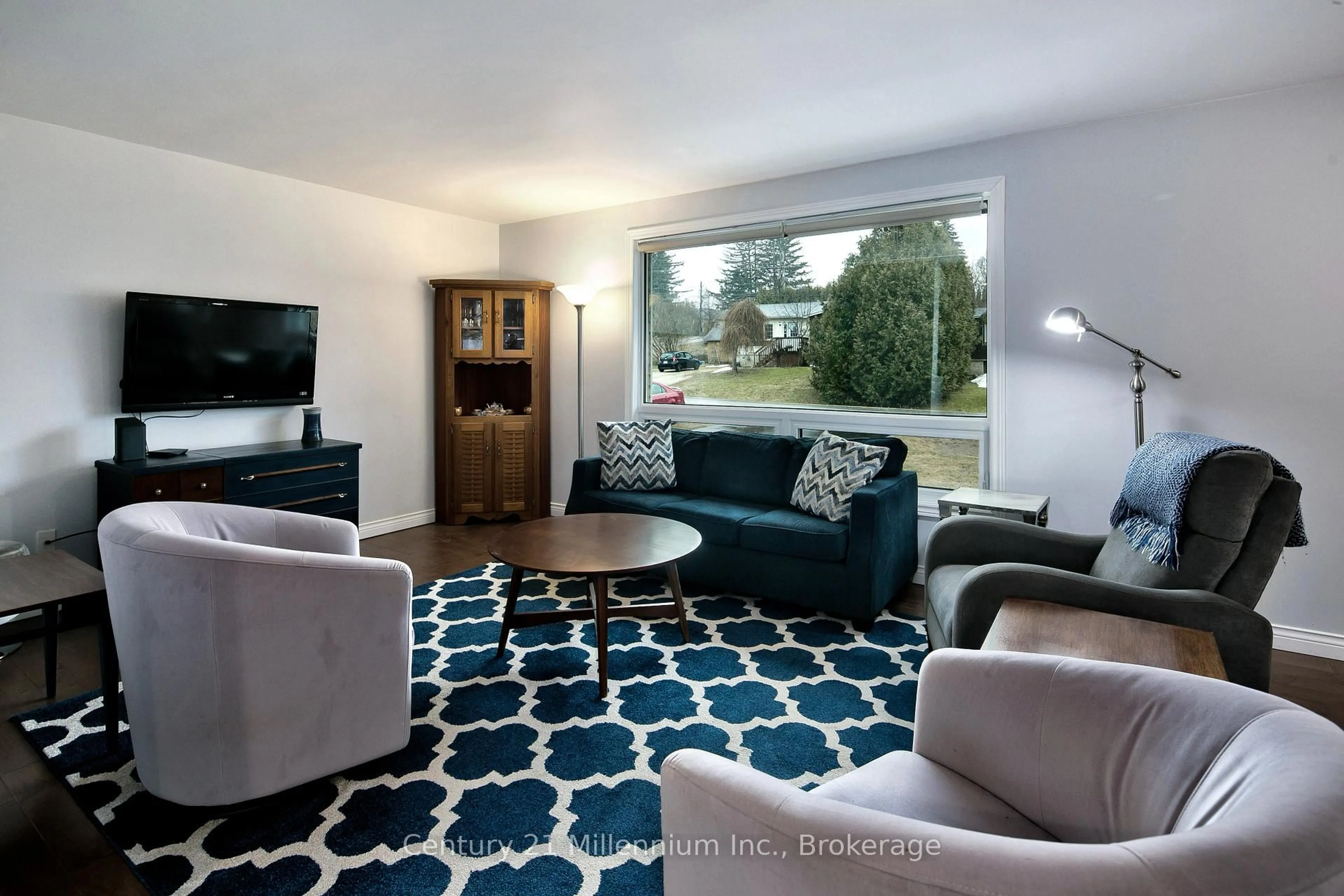 Living room with furniture, carpet floor for 142 Arthur St, Blue Mountains Ontario N0H 2P0