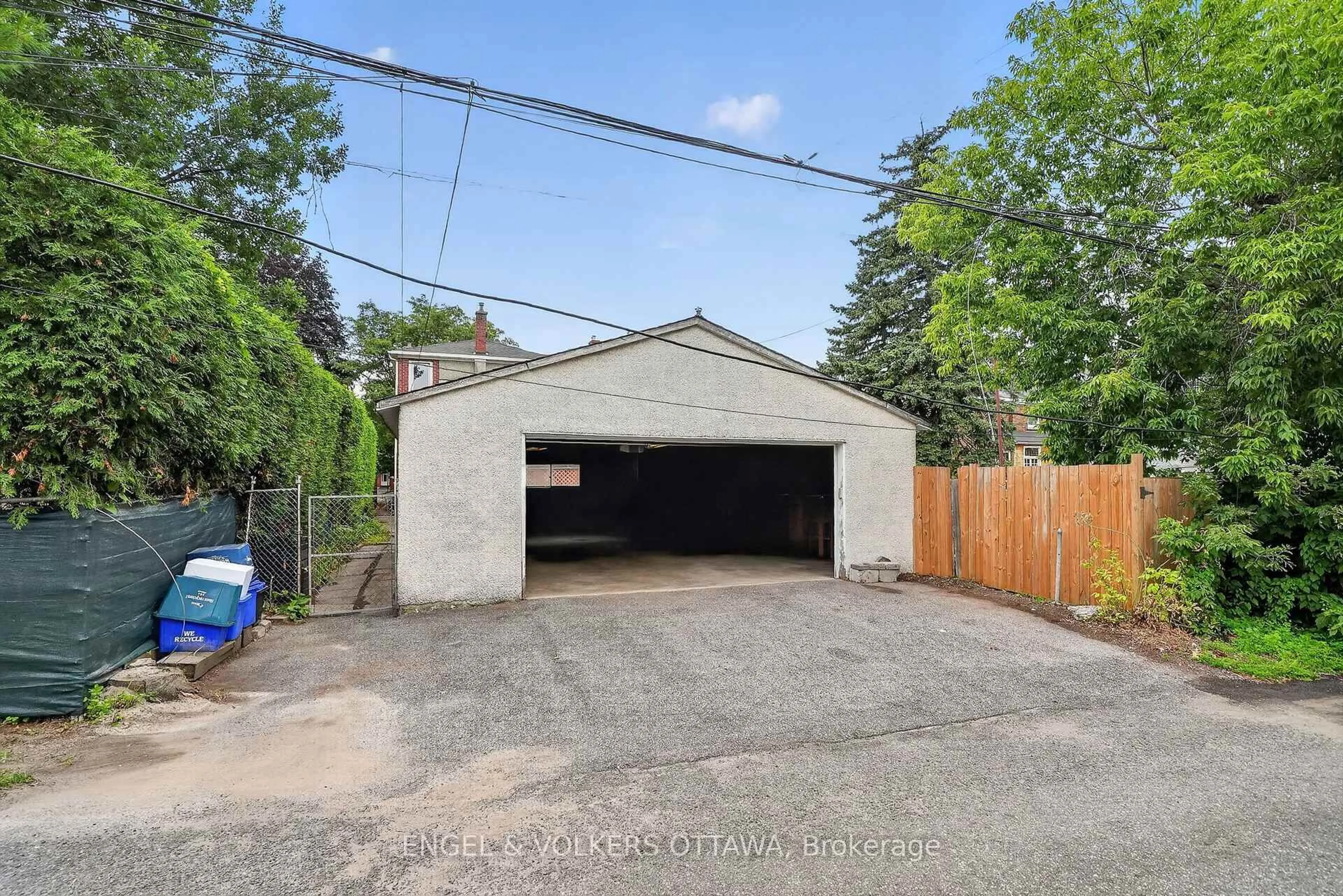 Indoor garage for 127 Bayswater Ave, Ottawa Ontario K1Y 2G2