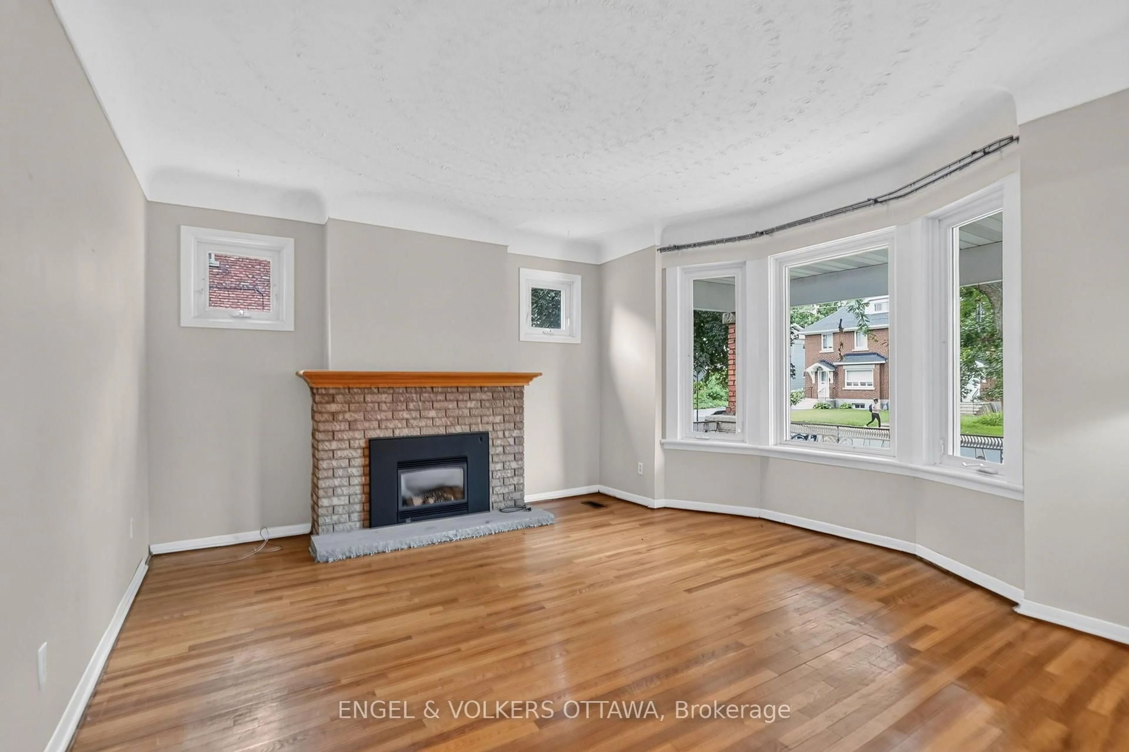 Living room with furniture, unknown for 127 Bayswater Ave, Ottawa Ontario K1Y 2G2