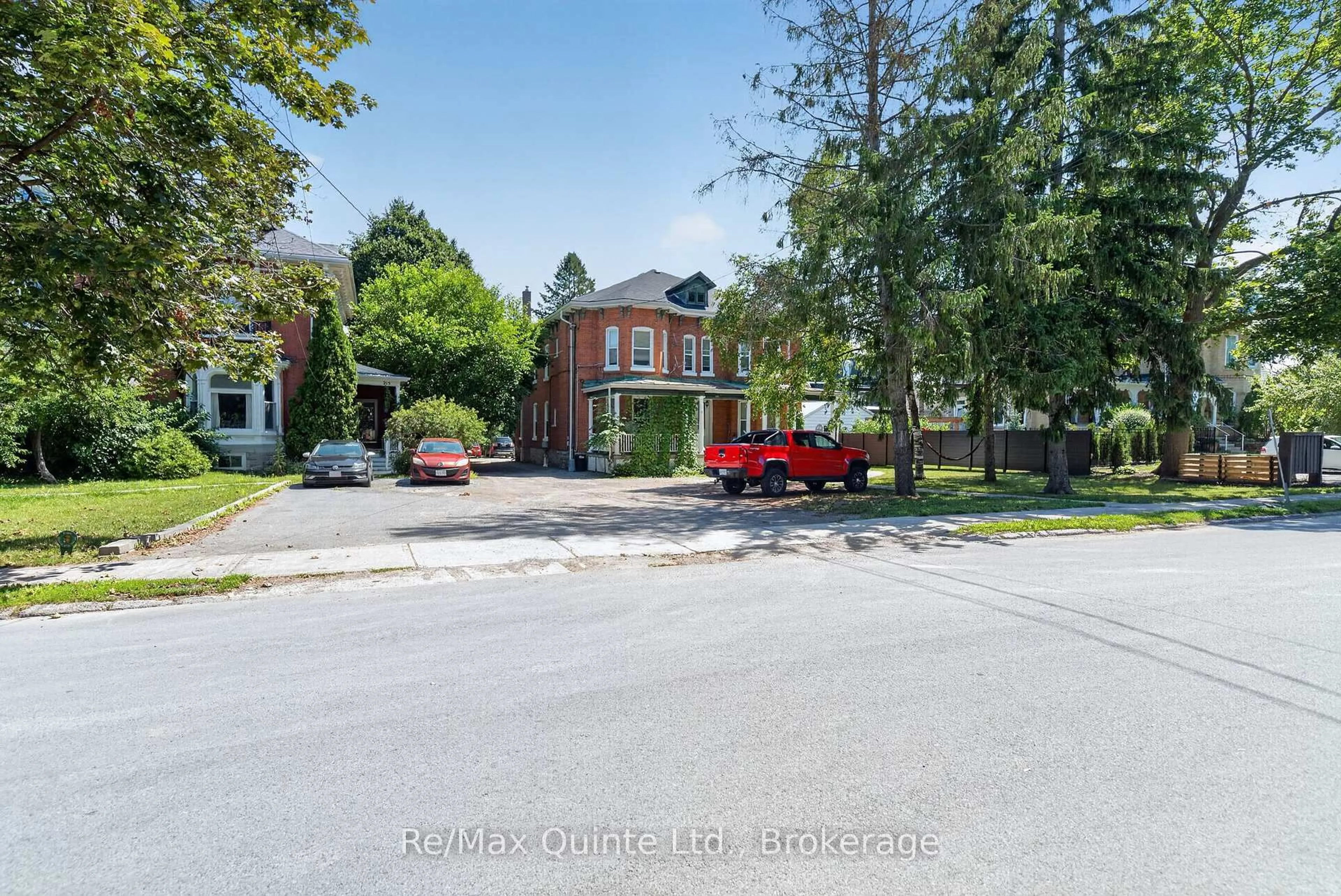 A pic from outside/outdoor area/front of a property/back of a property/a pic from drone, street for 205 Charles St, Belleville Ontario K8N 3M3