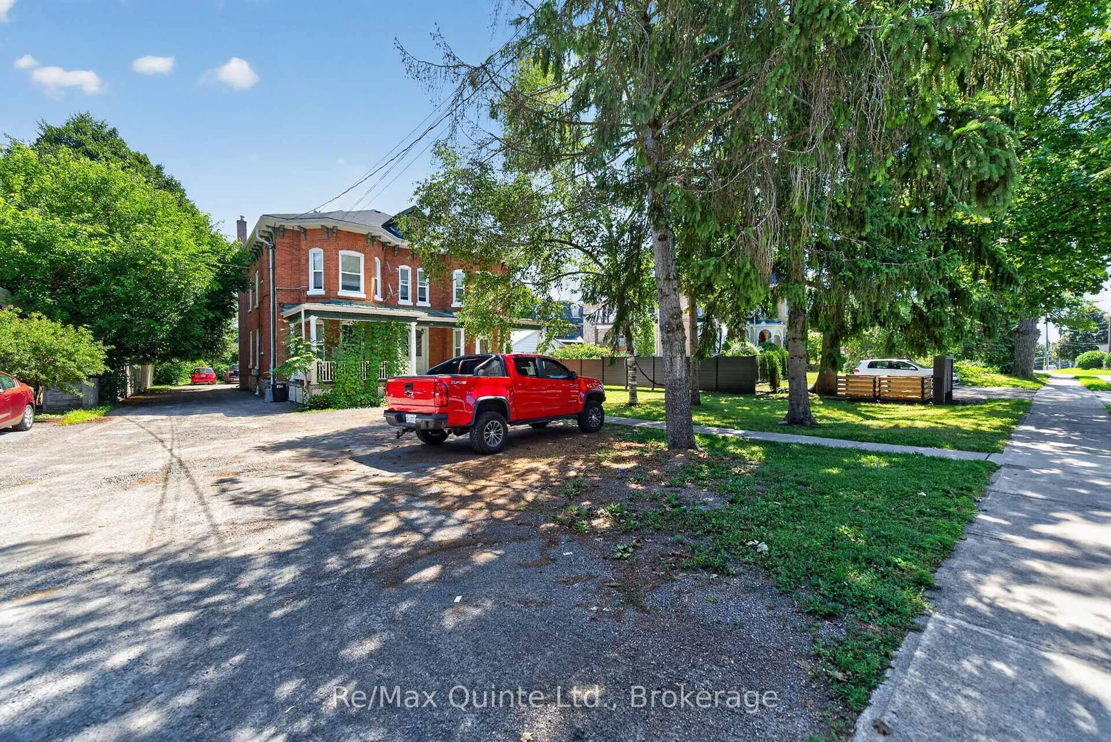 A pic from outside/outdoor area/front of a property/back of a property/a pic from drone, street for 205 Charles St, Belleville Ontario K8N 3M3