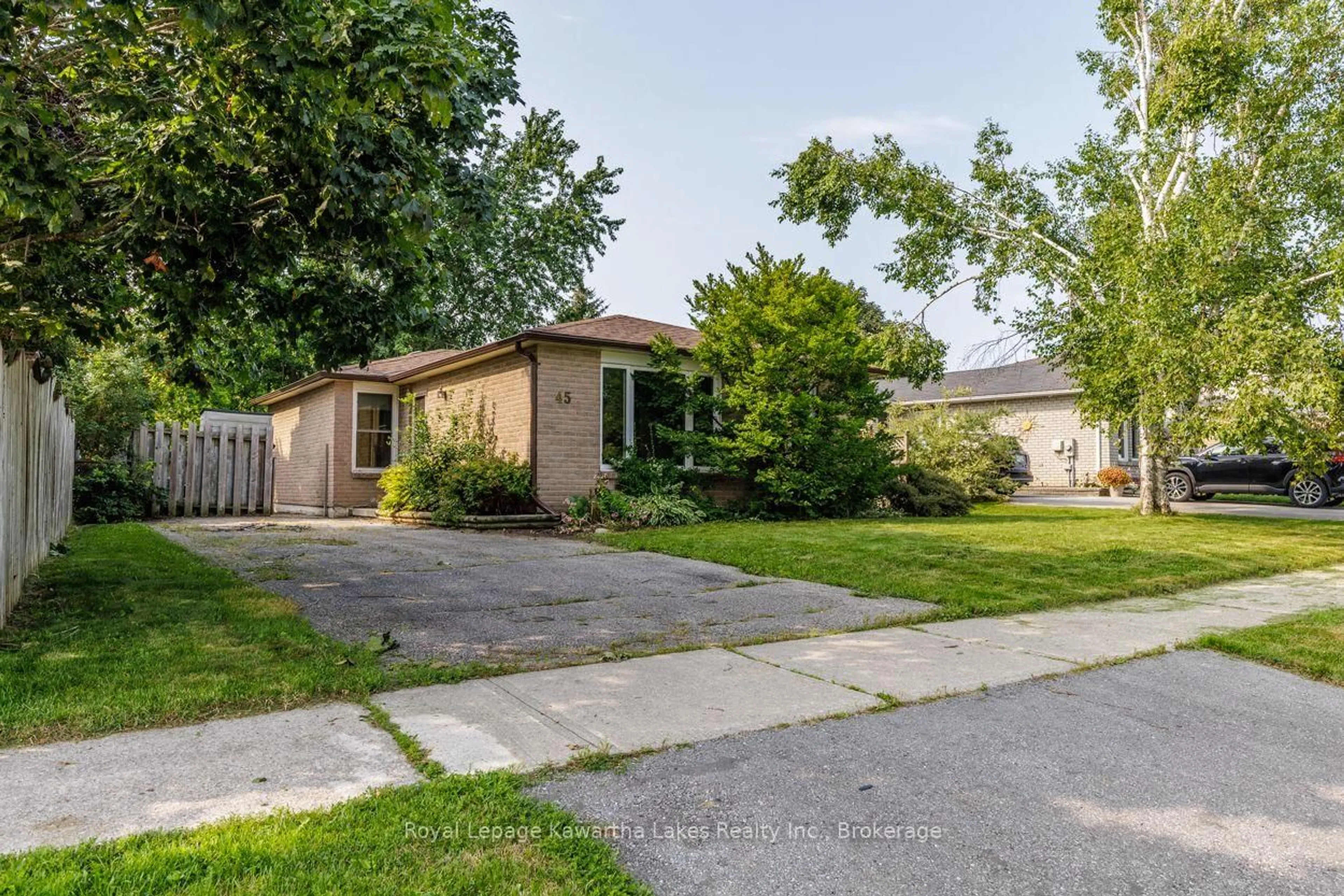 A pic from outside/outdoor area/front of a property/back of a property/a pic from drone, street for 45 Sinclair St, Kawartha Lakes Ontario K9V 5L6