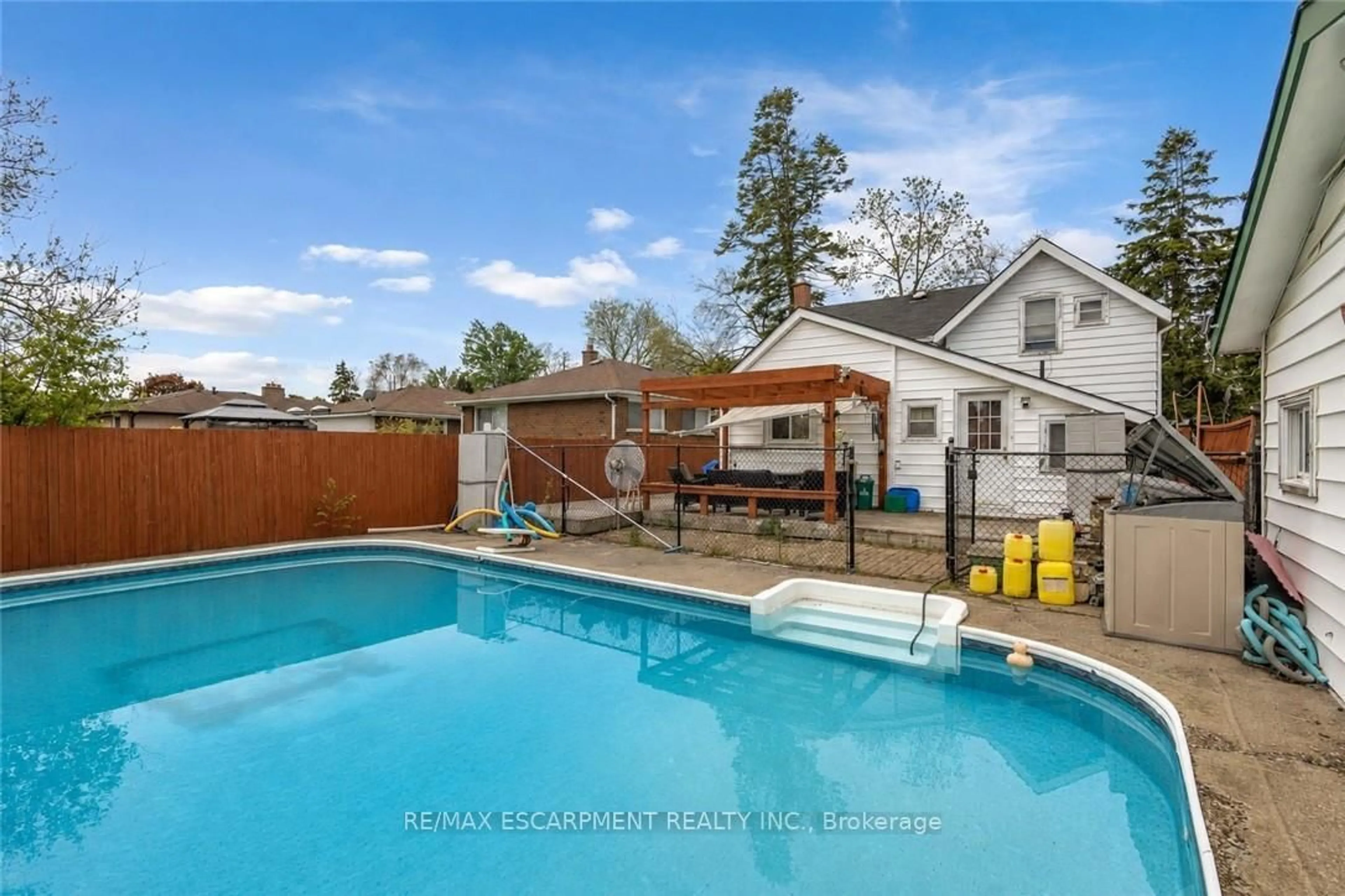 Pool for 35 James Ave, Brantford Ontario N3S 6Y2